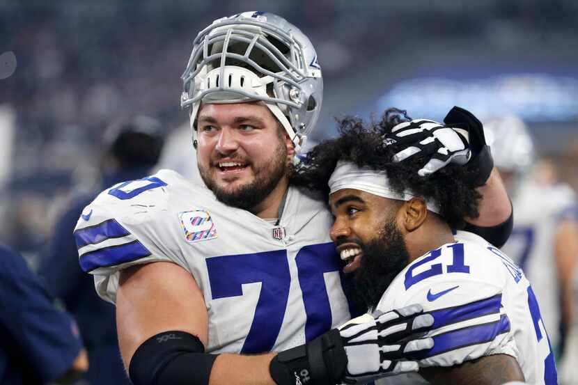 El guardia Zach Martin y el corredor Ezekiel Elliott de los Cowboys de Dallas. (DMN/VERNON...