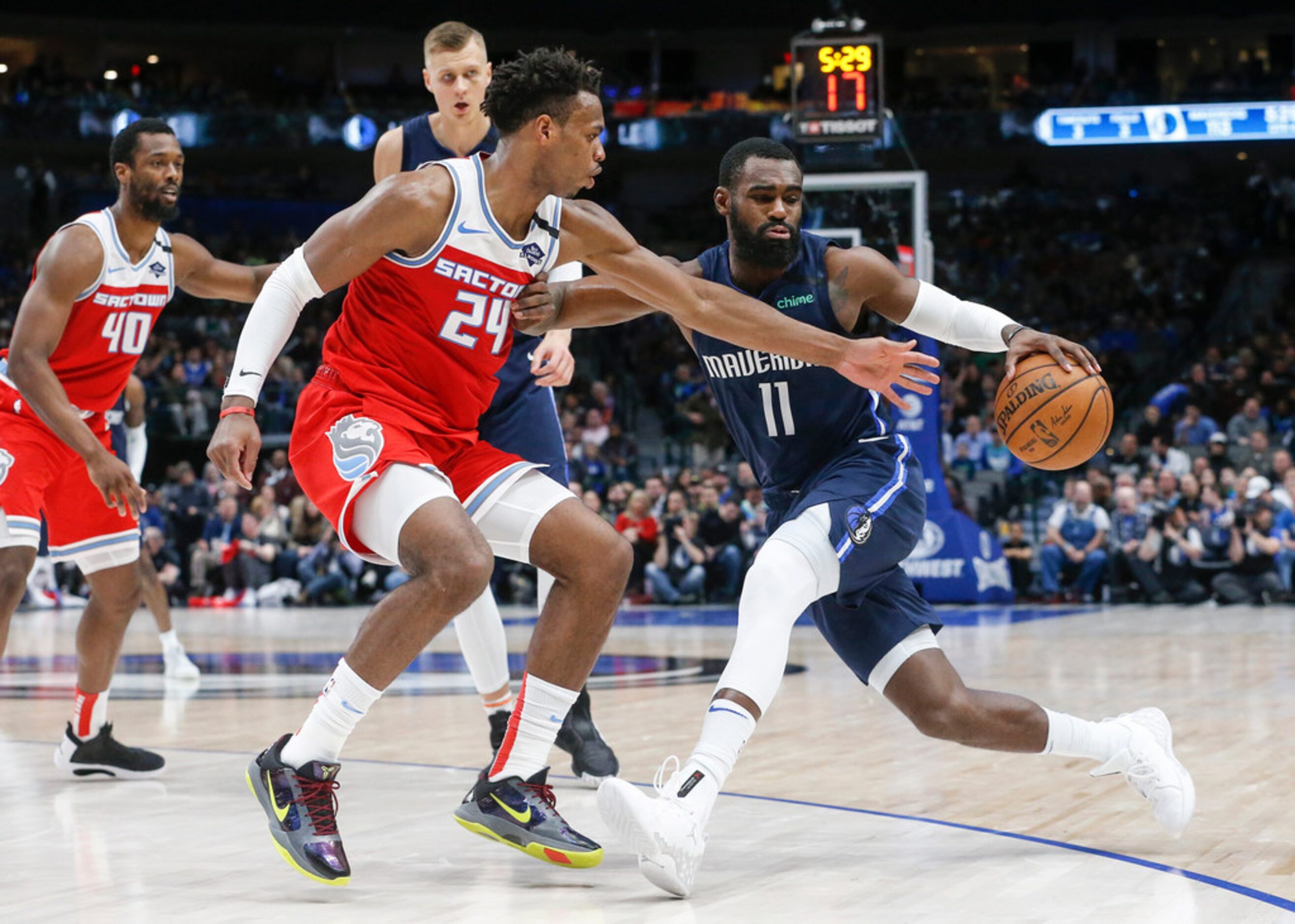 Dallas Mavericks guard Tim Hardaway Jr. (11) drives past Sacramento Kings guard Buddy Hield...