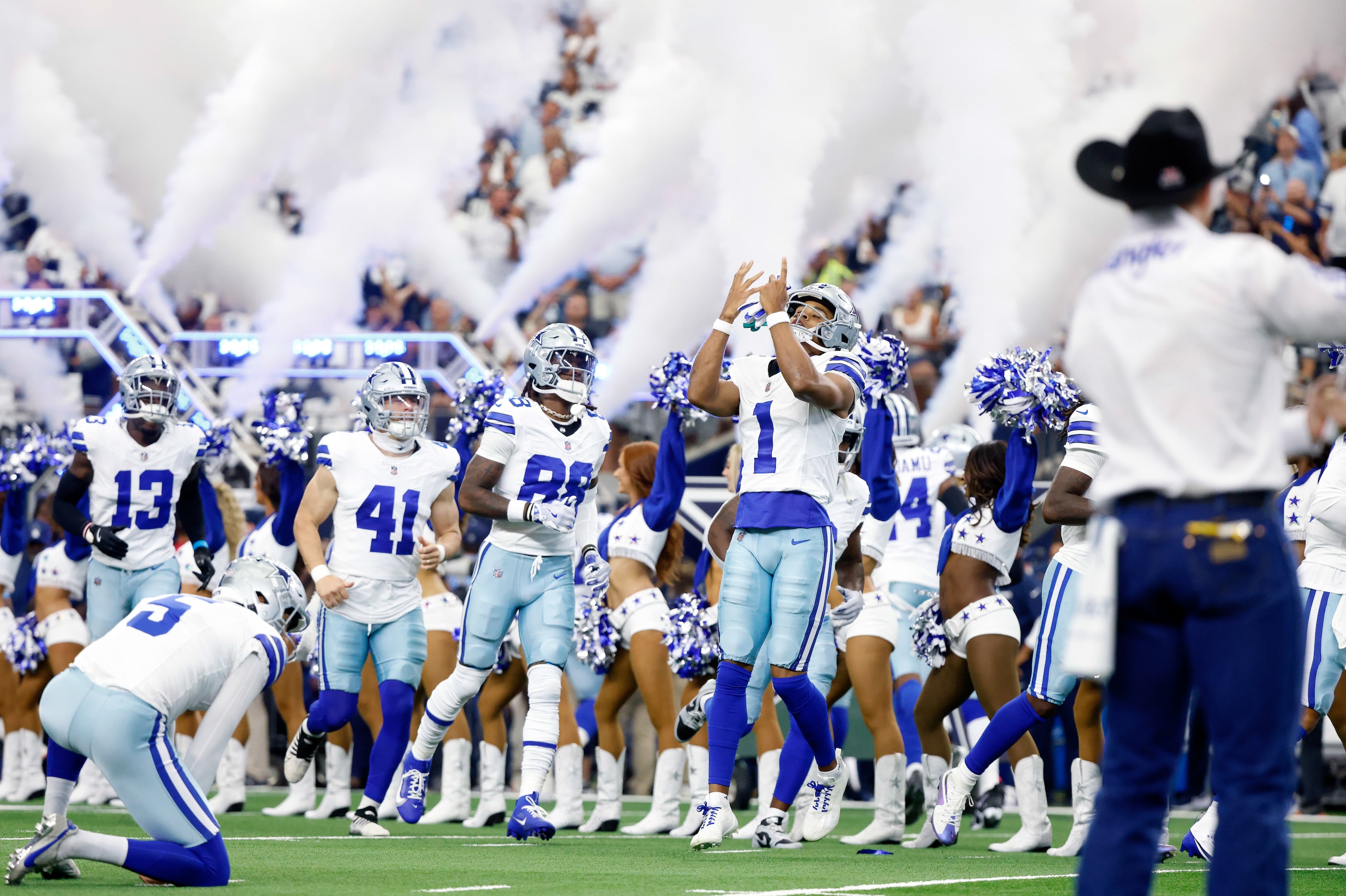 Dallas Cowboys wide receiver Jalen Tolbert (1), wide receiver CeeDee Lamb (88), linebacker...