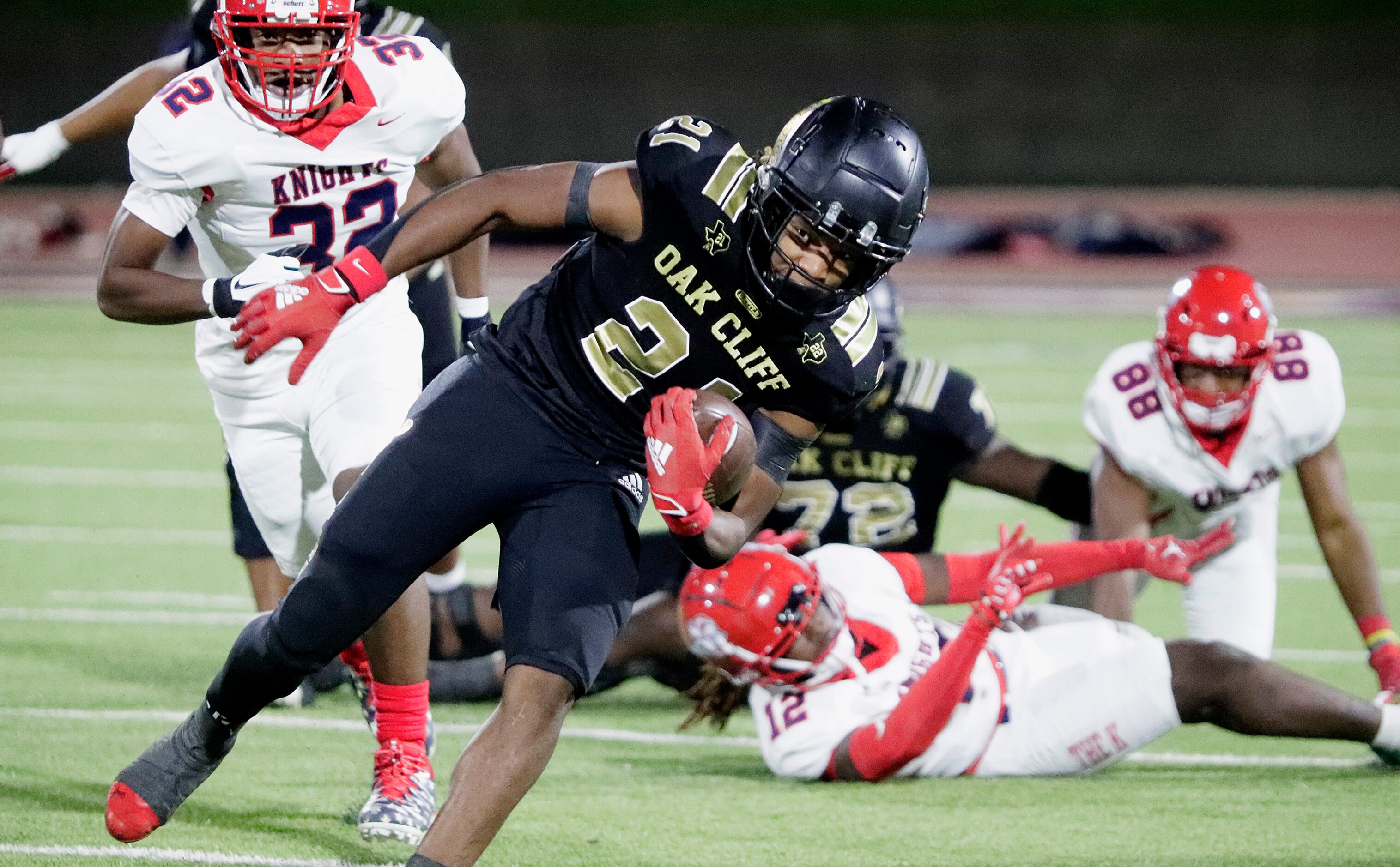 South Oak Cliff High School running back Danny Green Jr (21) keeps his balance during the...