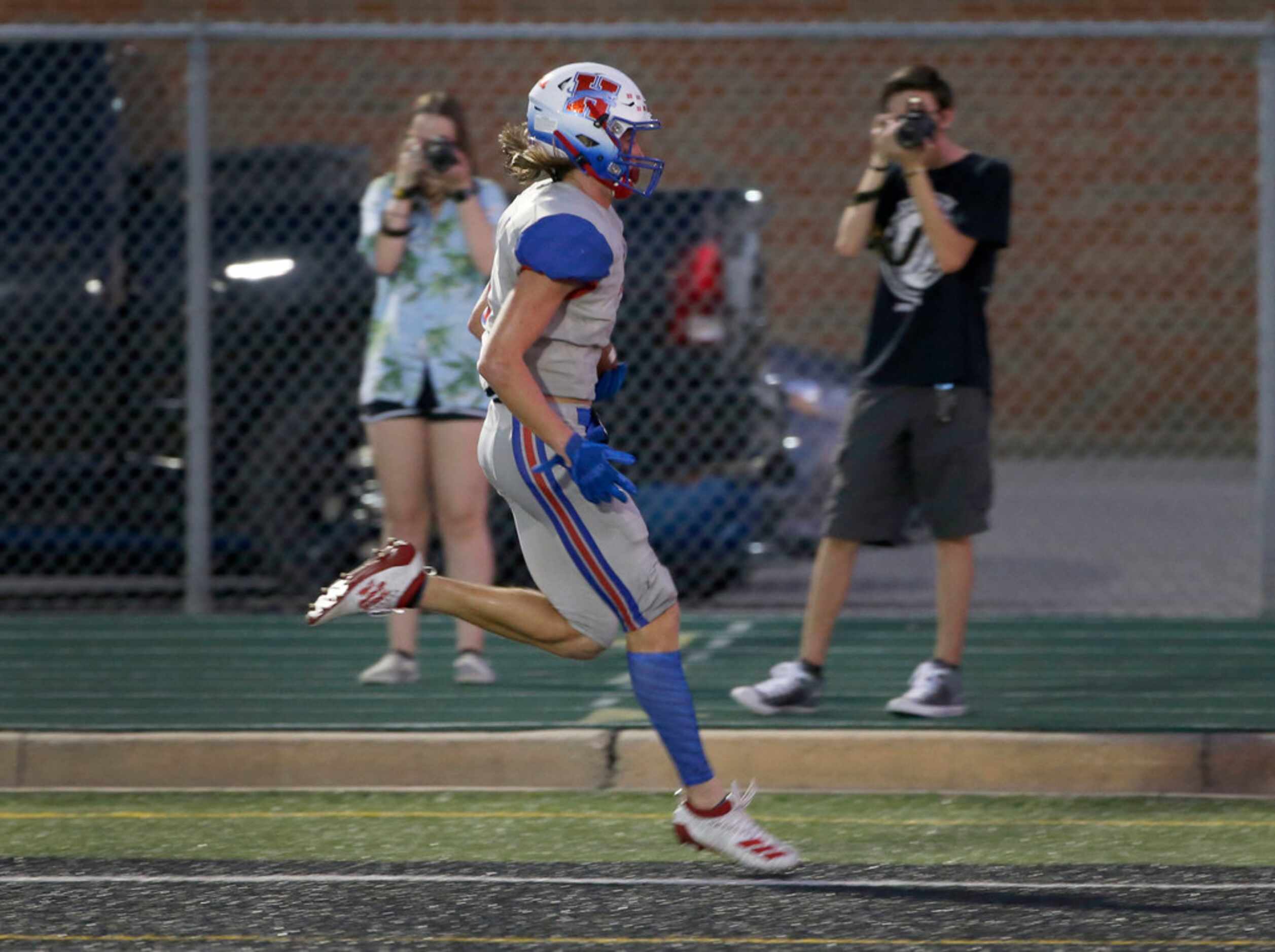 Midlothian Heritage receiver Jay Wilkerson (8) scores a touchdown against Kennedale during...