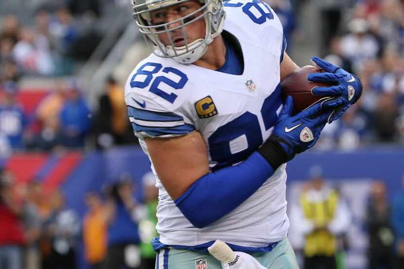 Dallas Cowboys tight end Jason Witten (82) makes a reception in the first quarter during a...