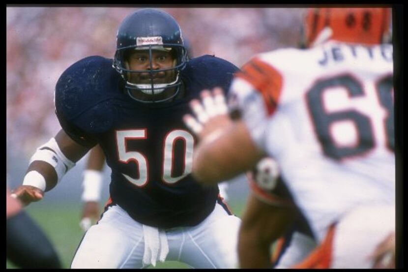 ORG XMIT: *S0419015024* 10 Sep 1989:  Linebacker Mike Singletary of the Chicago Bears looks...