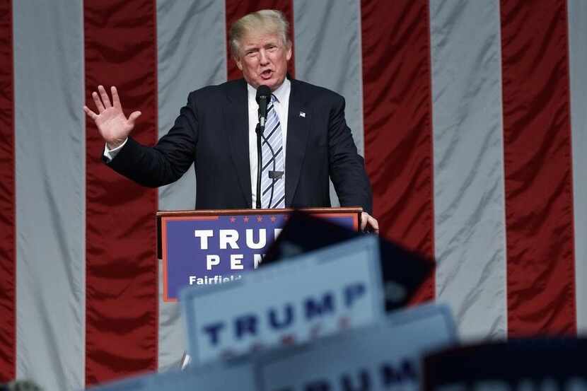 El candidato republicano Donald Trump duante un evento en la Universidad del Sagrado Corazón...