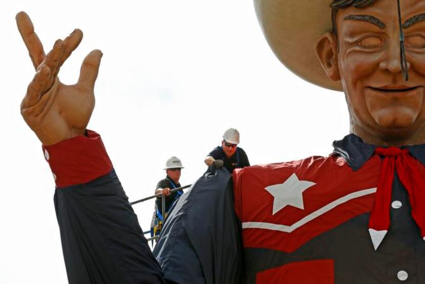 
Gene Baker and David Russ shouldered the task of making sure Big Tex’s shirt fit properly...