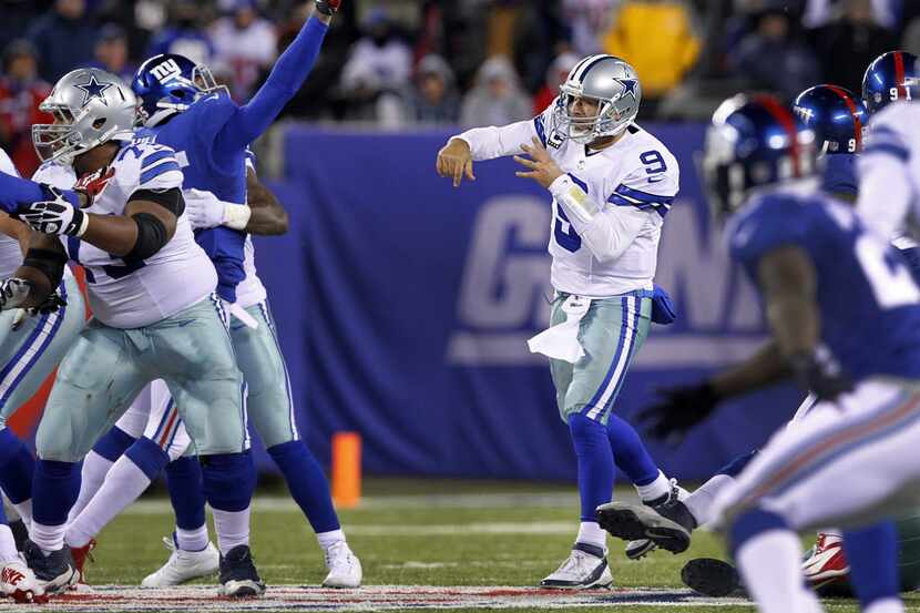 Dallas Cowboys quarterback Tony Romo (9) throws a fourth quarter pass on the final drive...