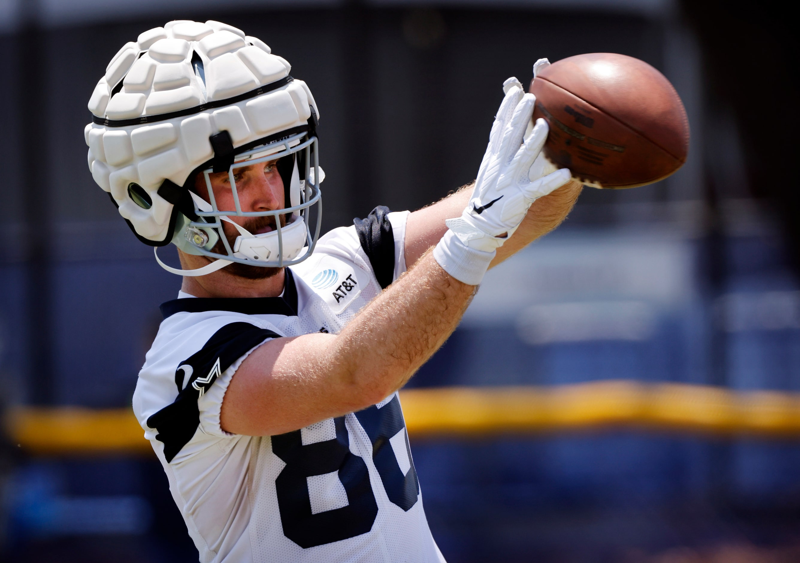 Wearing a Guardian Cap, Dallas Cowboys tight end Dalton Schultz (86) catches passes off a...