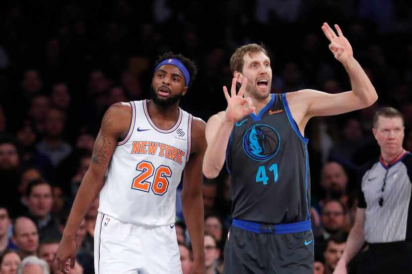 El delantero de los Dallas Mavericks Dirk Nowitzki (41) fue invitado de última hora al NBA...