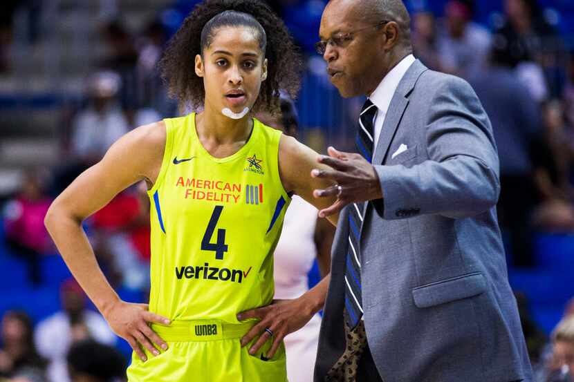Dallas Wings guard Skylar Diggins-Smith (4) talks with head coach Fred Williams during the...