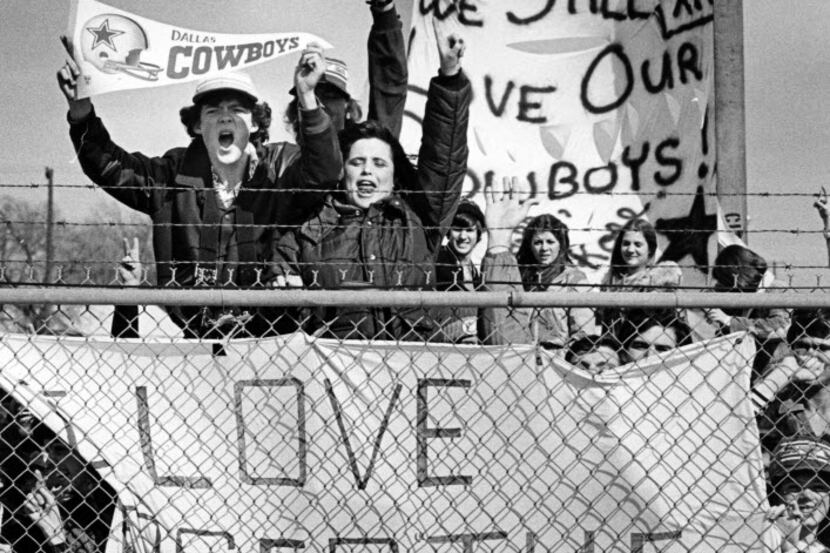 Cowboys fans greeted the team after its defeat in Super Bowl XIII on Jan. 23, 1979, at...
