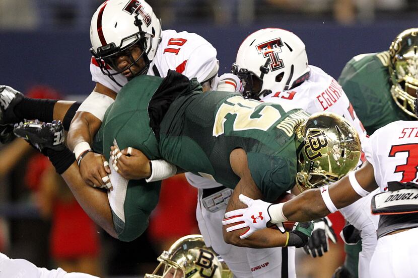 Baylor Bears running back Shock Linwood (32) tries to dive in for a third quarter touchdown...