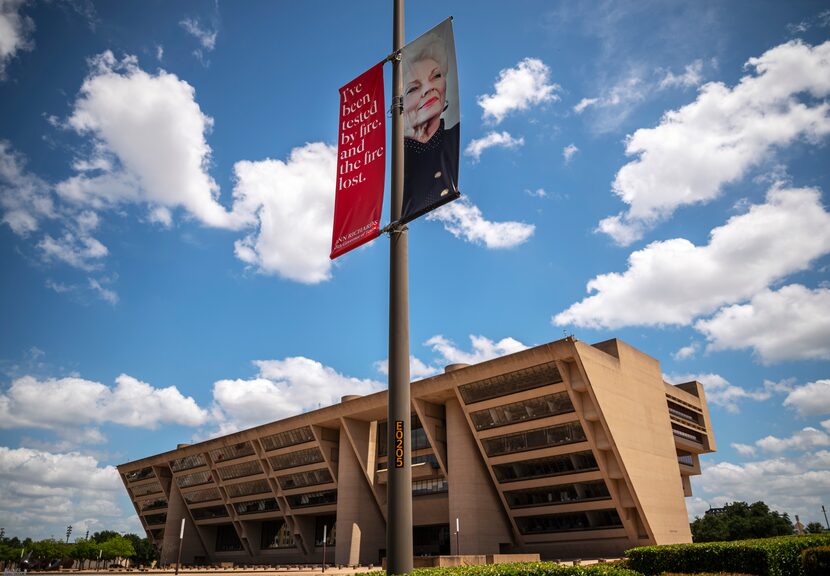 Richards' former deputy press secretary, Margaret Justus, said the banner project was...