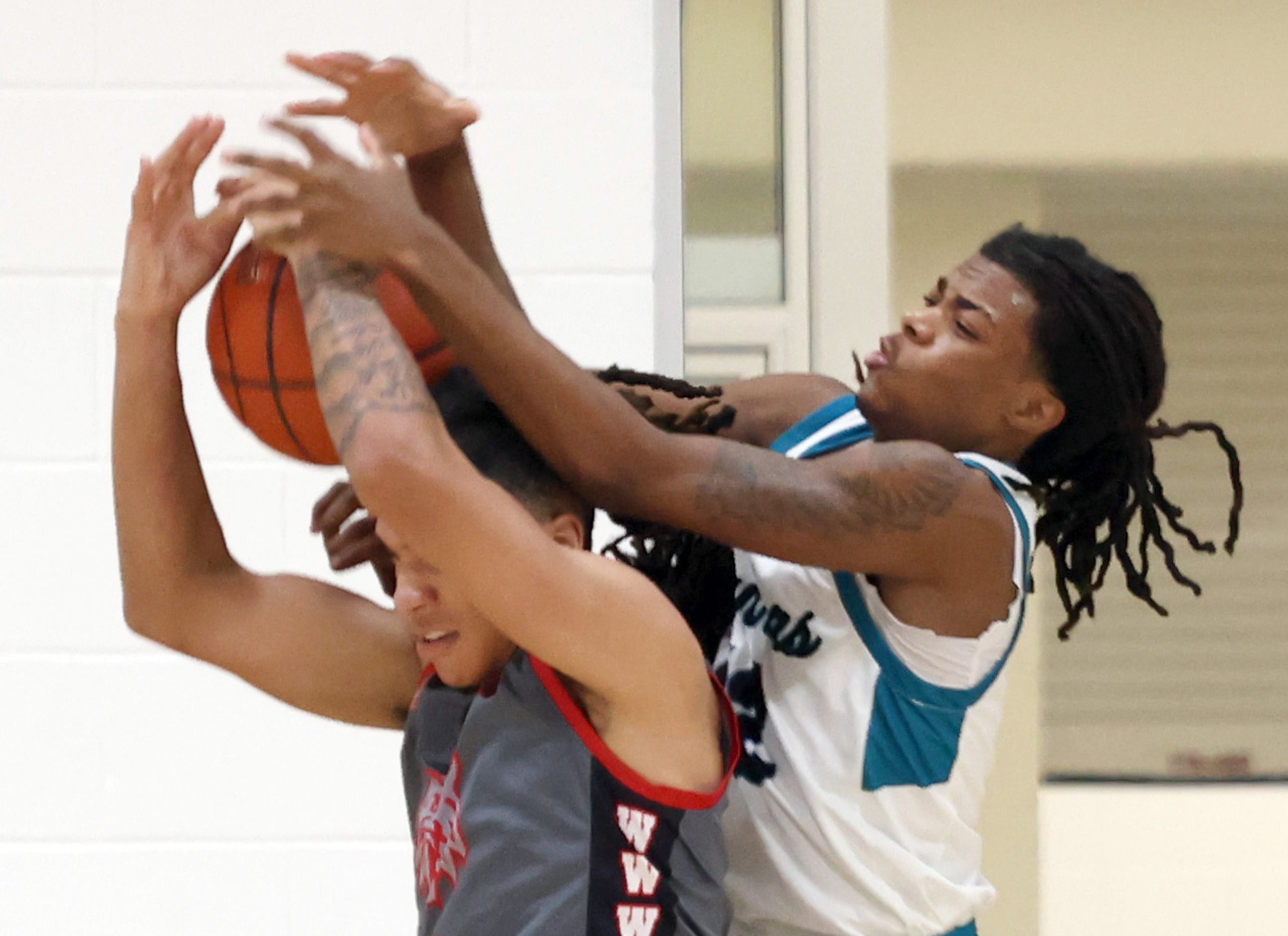 Frisco Panther Creek's Sabien McGraw (12), right, battles with Dallas Woodrow Wilson's Dee...