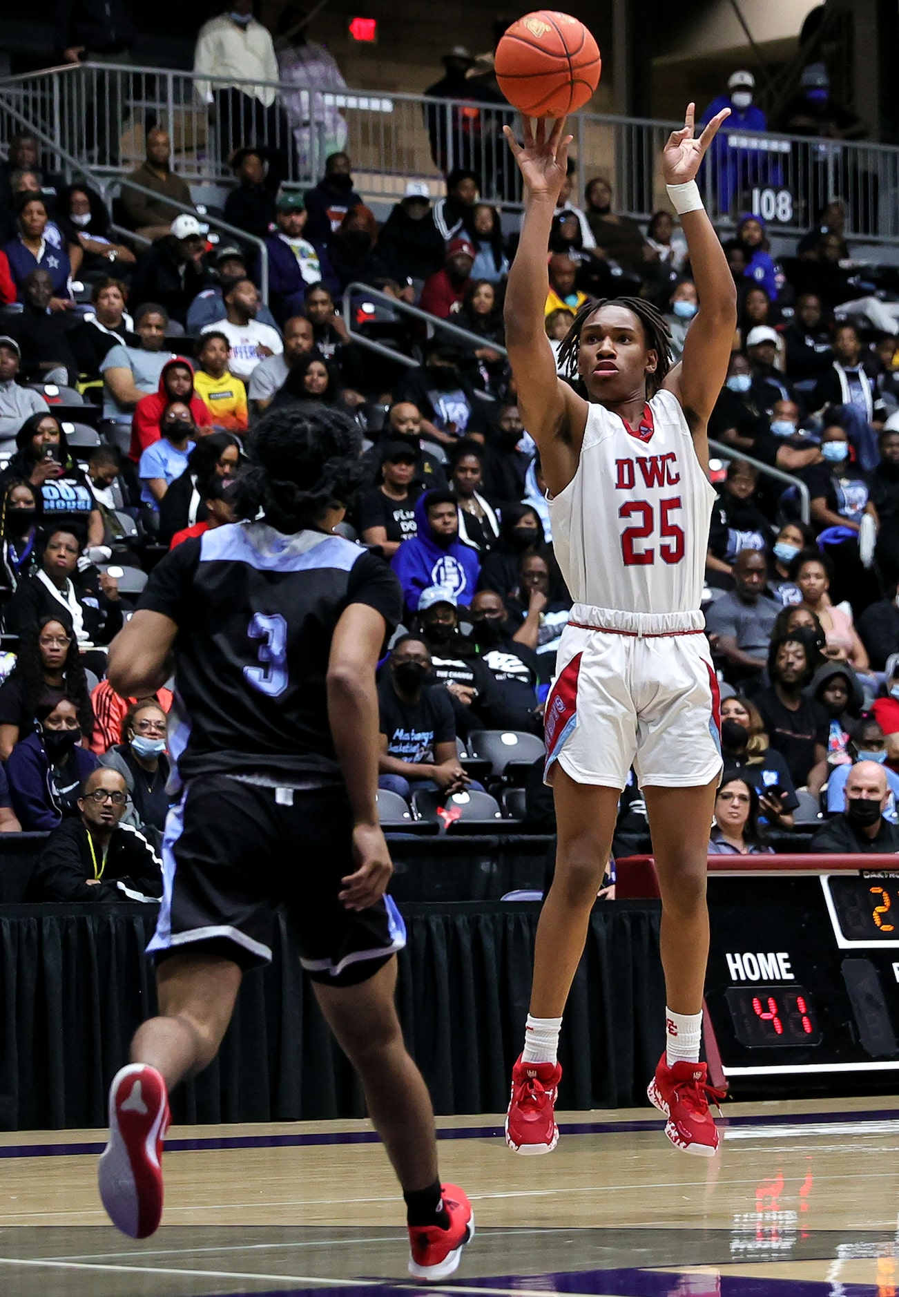 Carter guard Kole Williams (25) attempts a three point shot in front of Roosevelt guard...