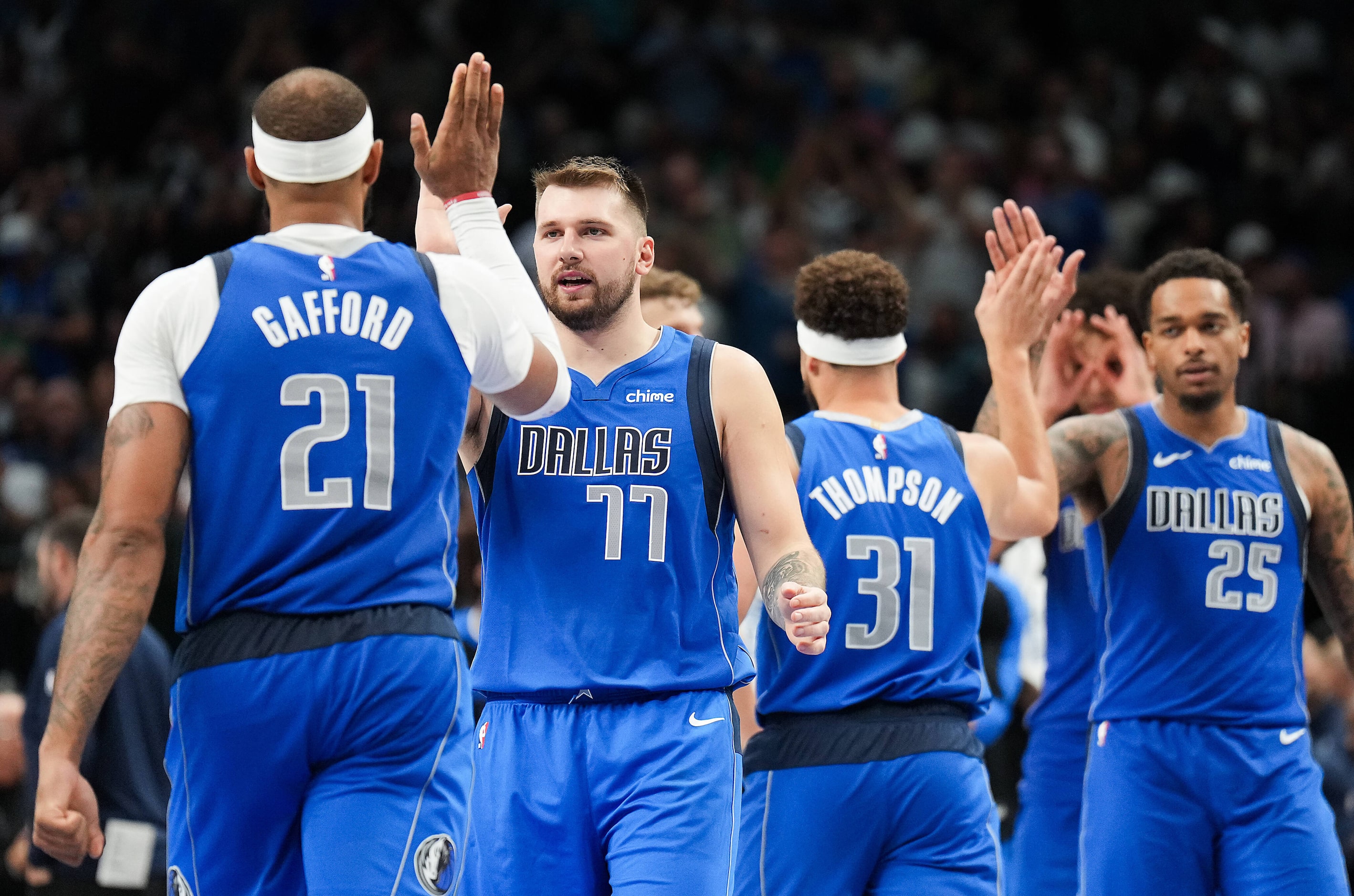 Dallas Mavericks center Daniel Gafford (21), guard Luka Doncic (77), guard Klay Thompson...