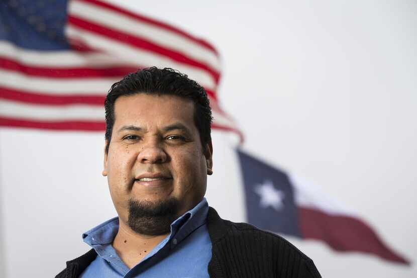 Cristian Chávez es uno de 263,000 salvadoreños en Estados Unidos que cuentan con TPS que les...