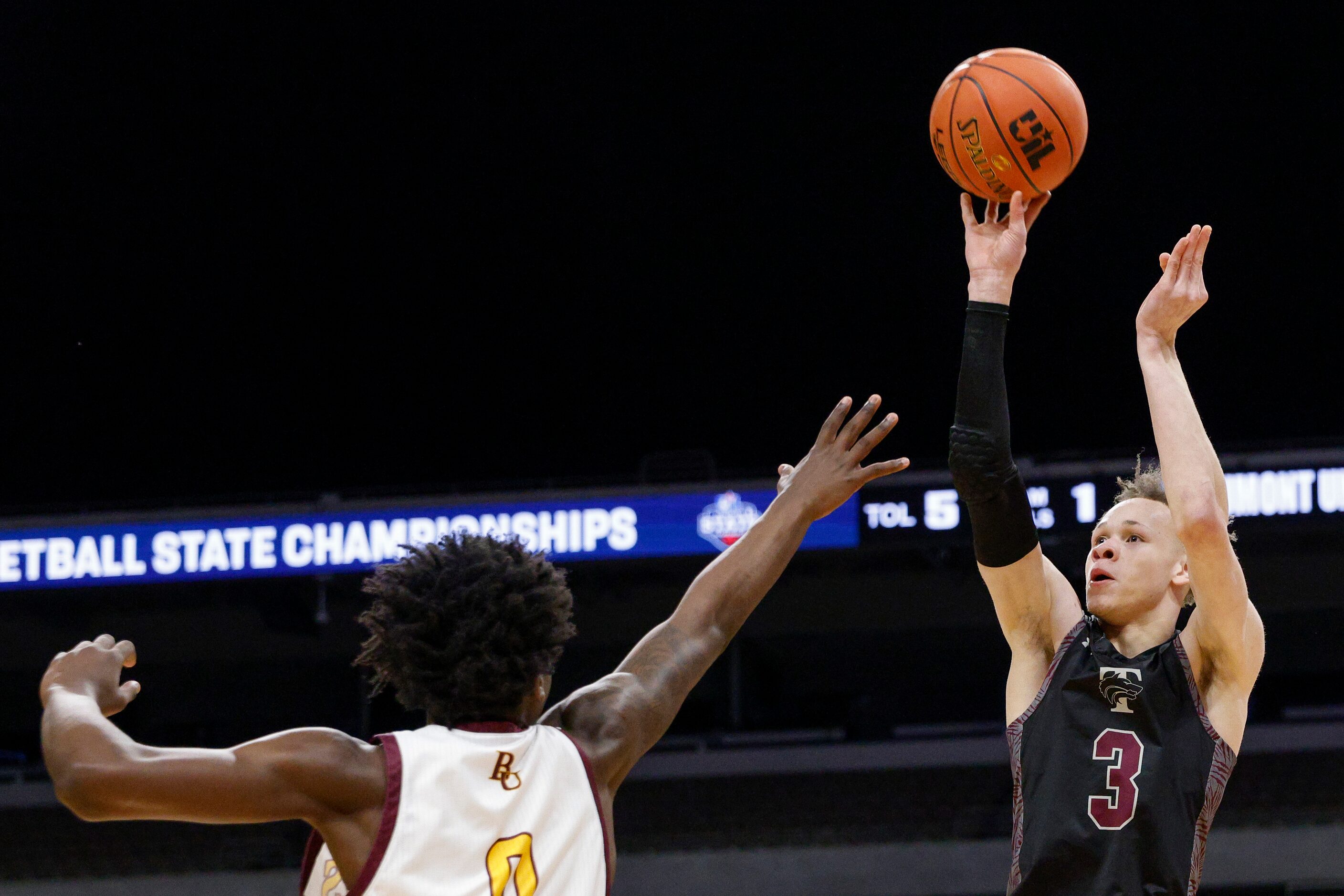 Mansfield Timberview guard Chendall Weaver (3) shoots over Beaumont United forward Clarence...