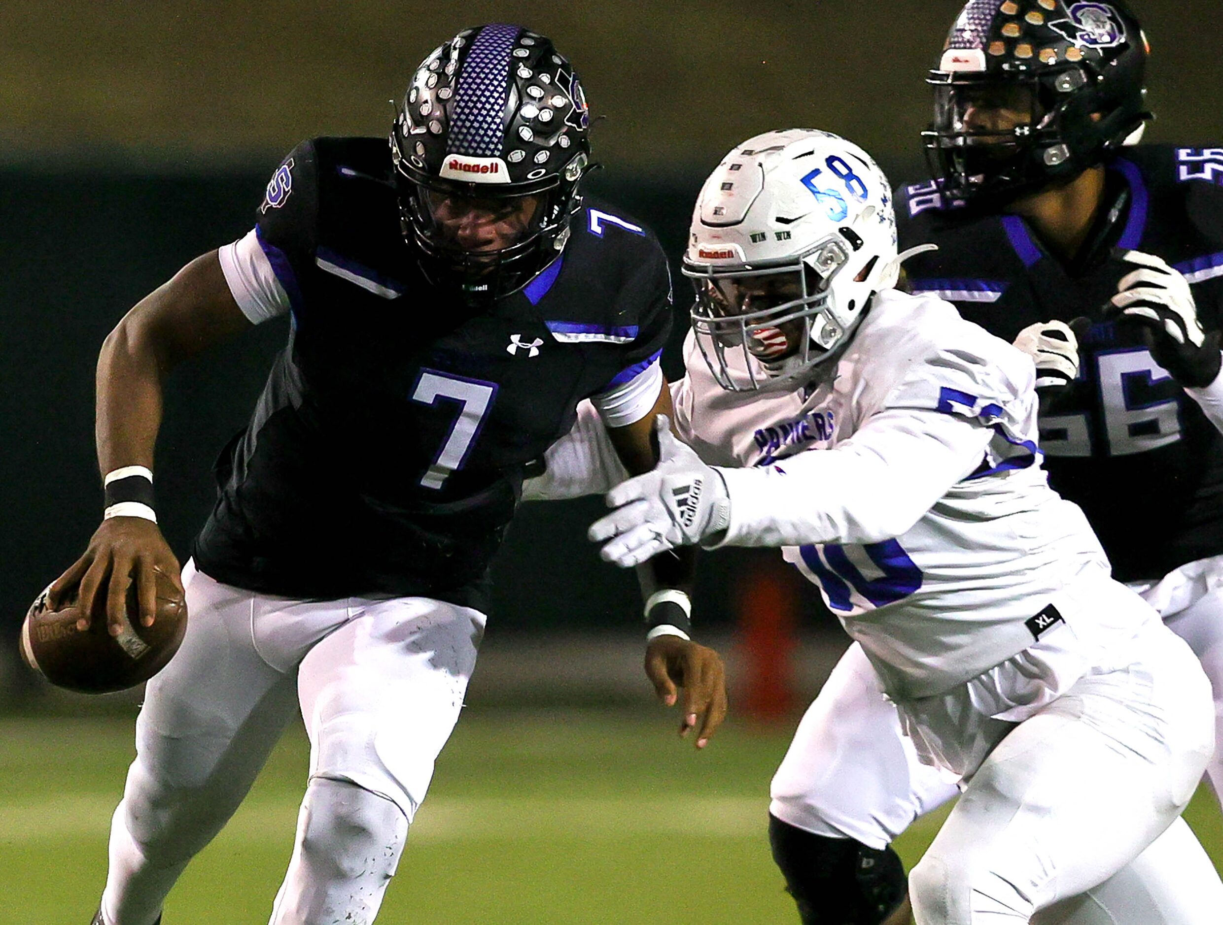 Mansfield Summit quarterback David Hopkins (7) runs past Midlothian defensive lineman Bradyn...