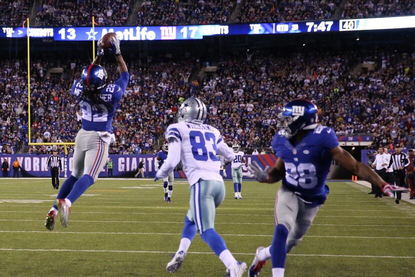 New York Giants strong safety Brandon Meriweather (22) catches an interception from Dallas...
