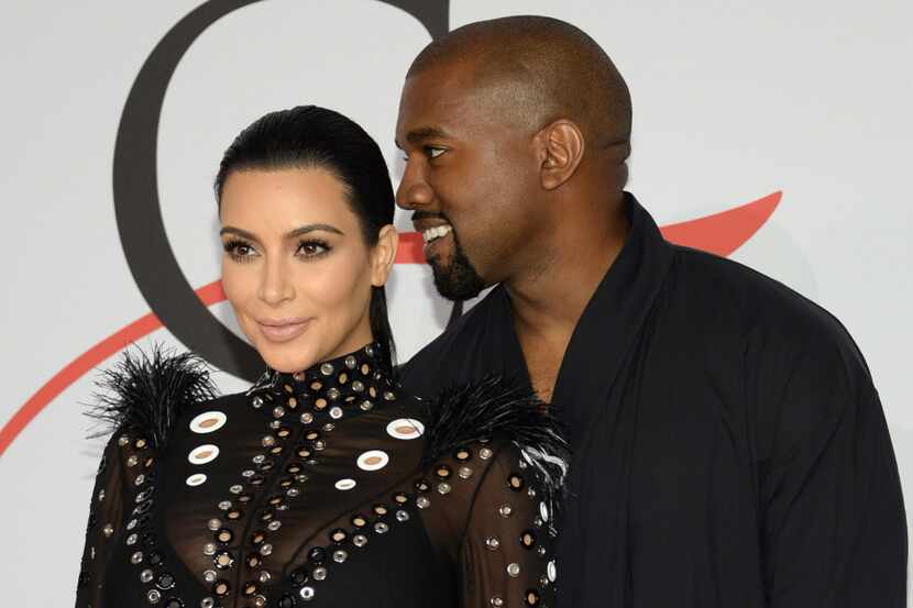 Kim Kardashian y Kanye West mandaron parte de su calzado a Soles For Souls, una asociación...