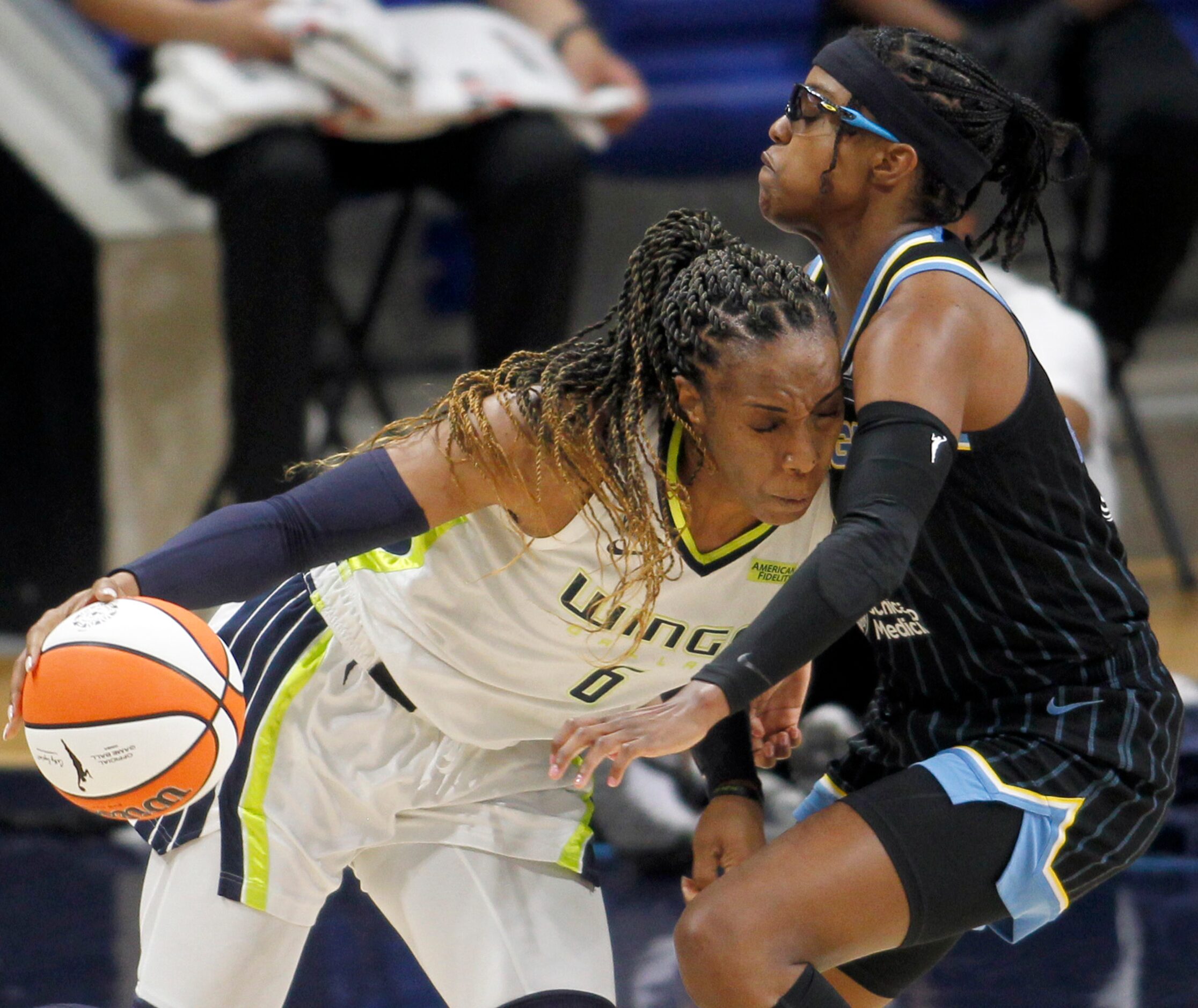 Dallas Wings forward Kayla Thornton (6) drives into the defense of Chicago Sky guard Diamond...