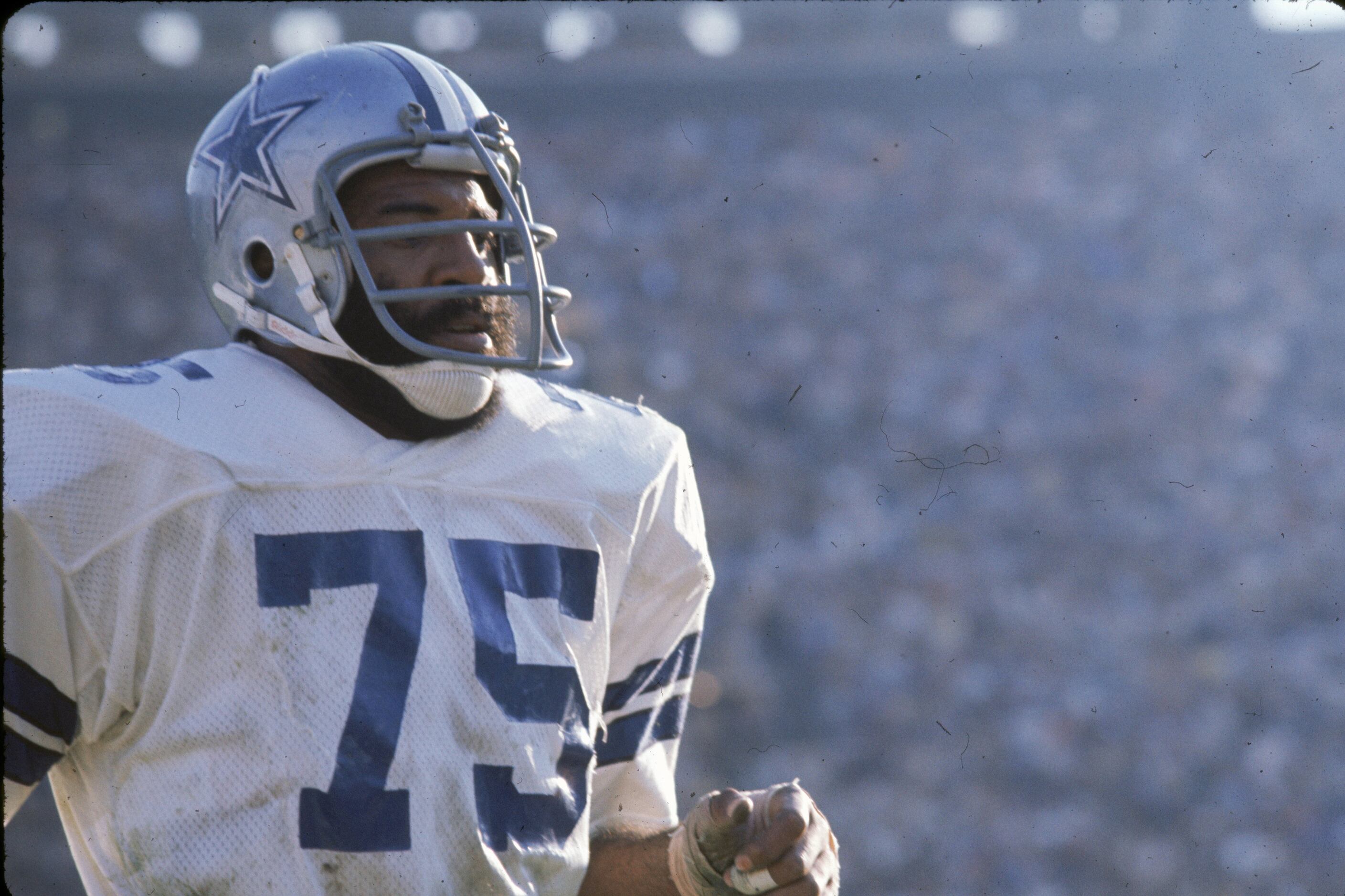 Defensive tackle Jethro Pugh (75) of the Dallas Cowboys, is shown in 1973.  Exact date and location are unknown. (AP Photo Stock Photo - Alamy