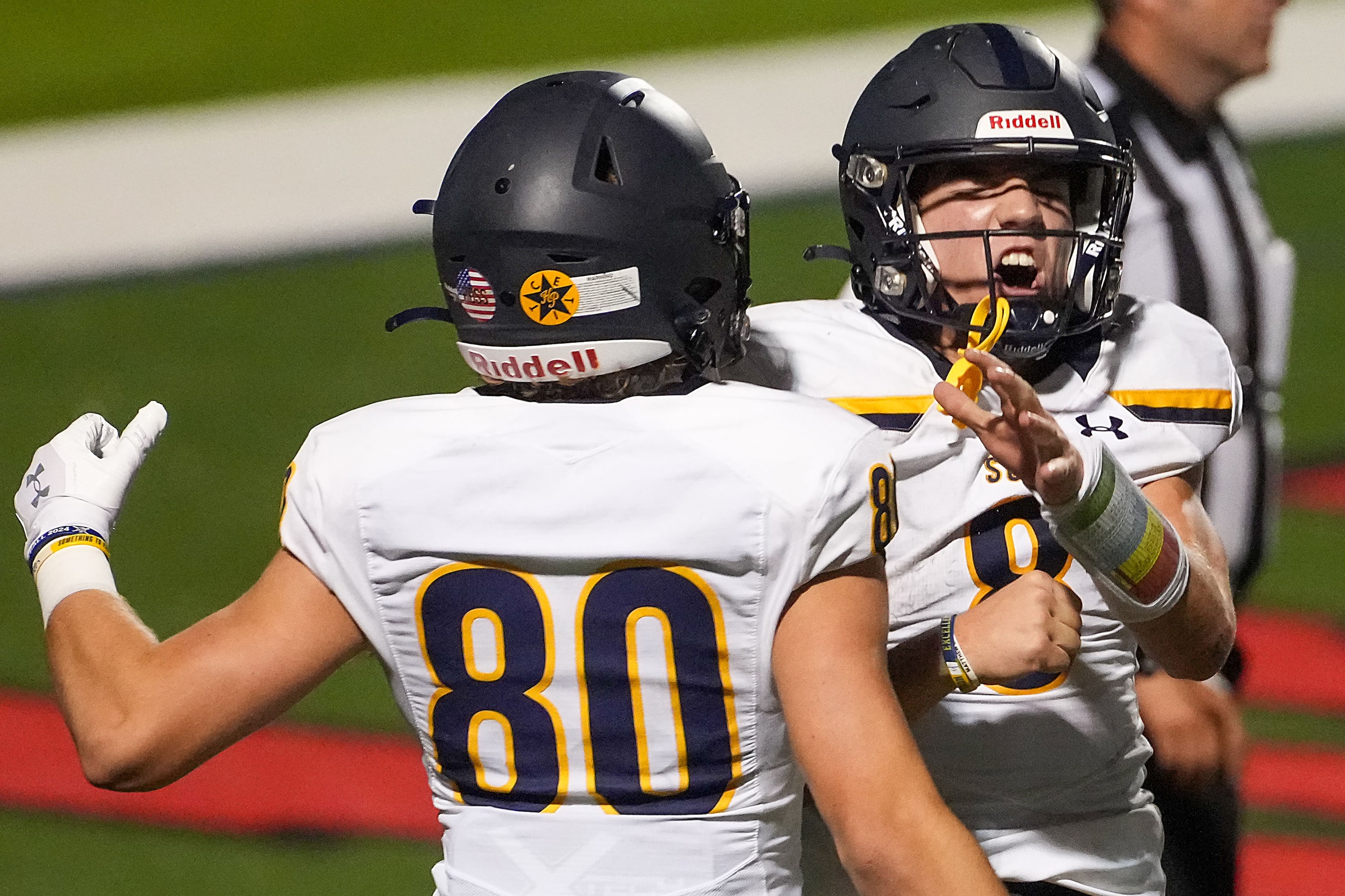 Highland Park quarterback Buck Randall (8) celebrates with wide receiver Isaac Hutchinson...