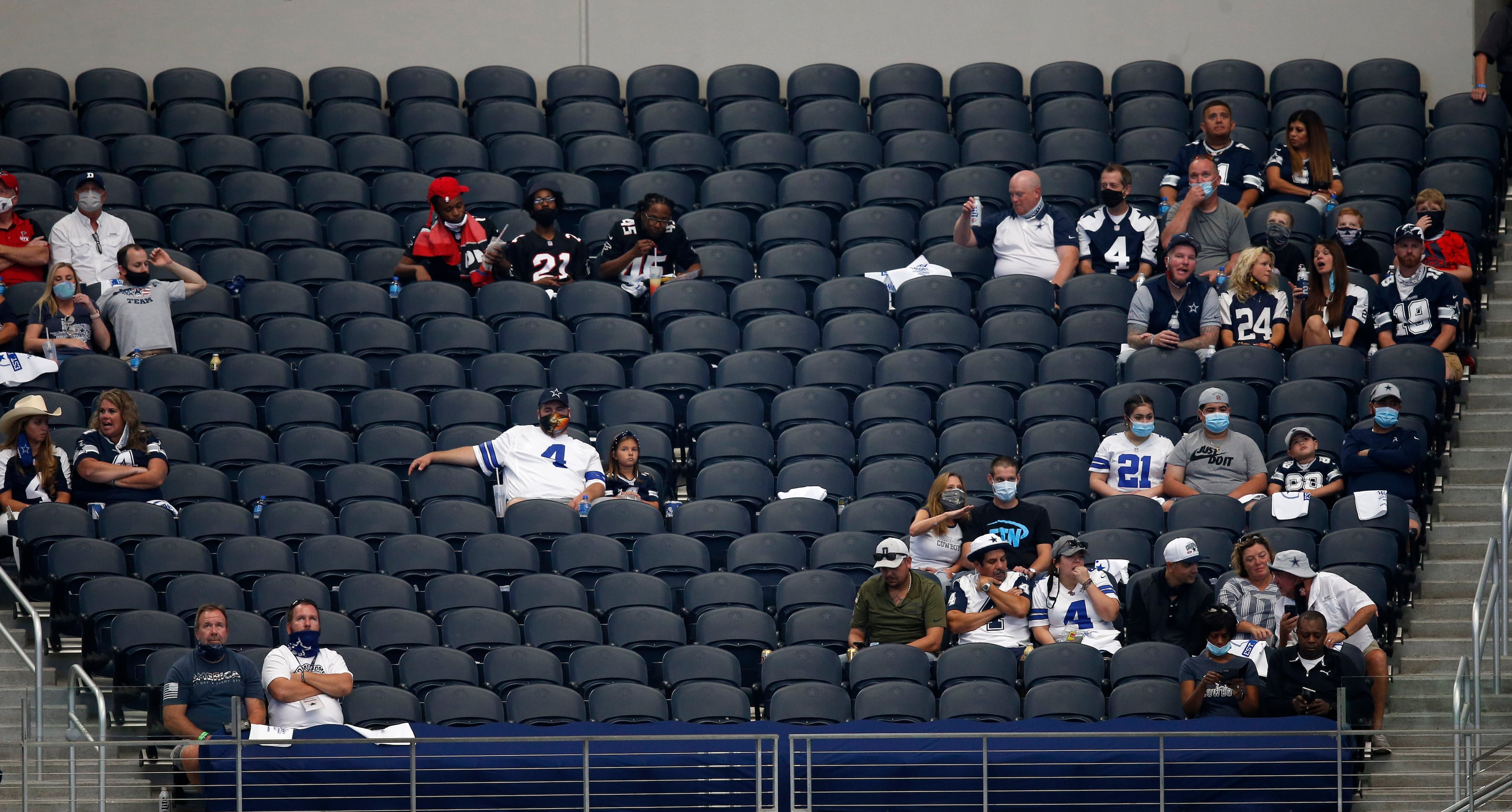 Texas governor would allow 45,000 fans for Cowboys' home games