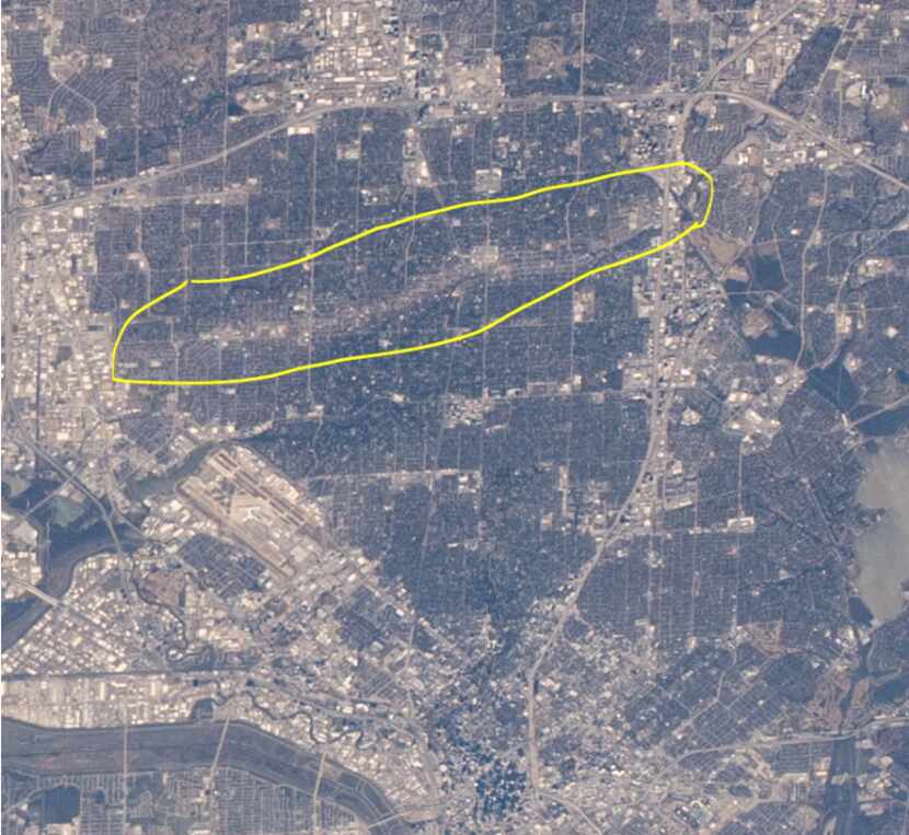 Está imagen de la NASA revela el tramo por donde pasó el tornado de octubre.N