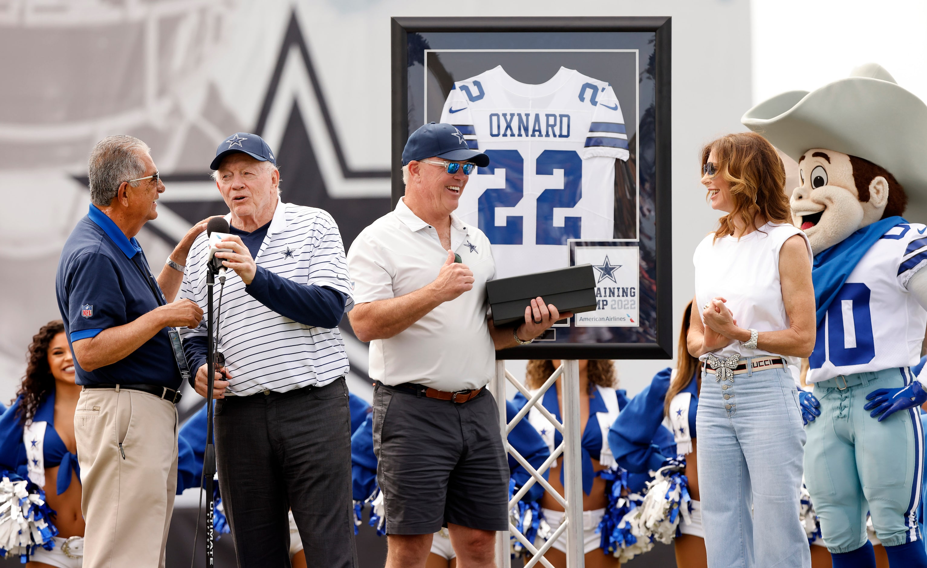 Dallas Cowboys owner Jerry Jones (second from left) compliments City of Oxnard Mayor John C....