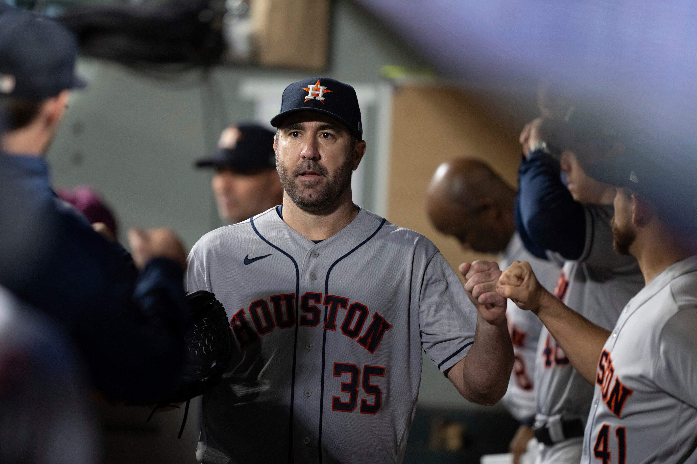 Astros win behind Vintage Verlander, and Home Runs 