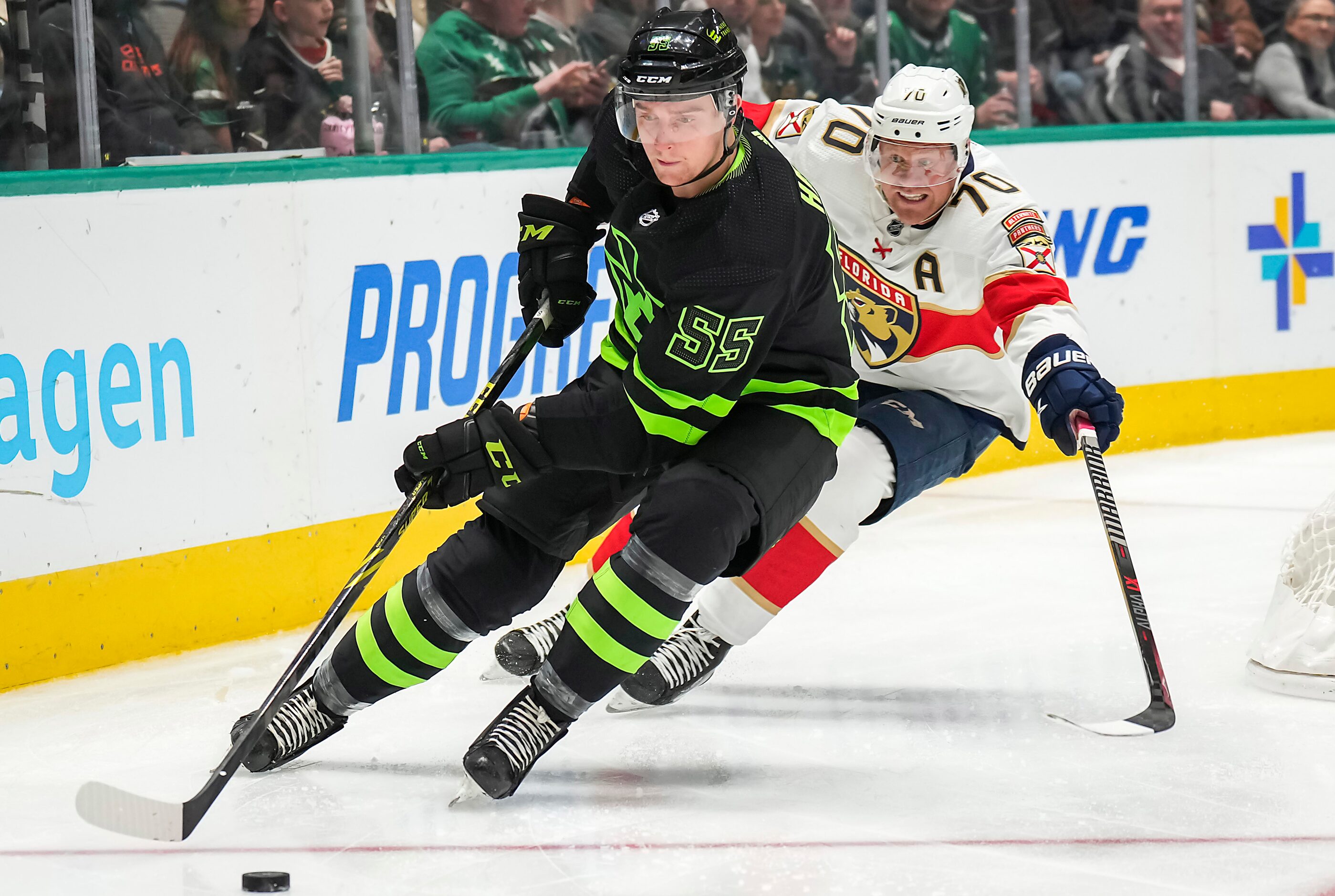 Dallas Stars defenseman Thomas Harley (55) controls the puck against Florida Panthers right...