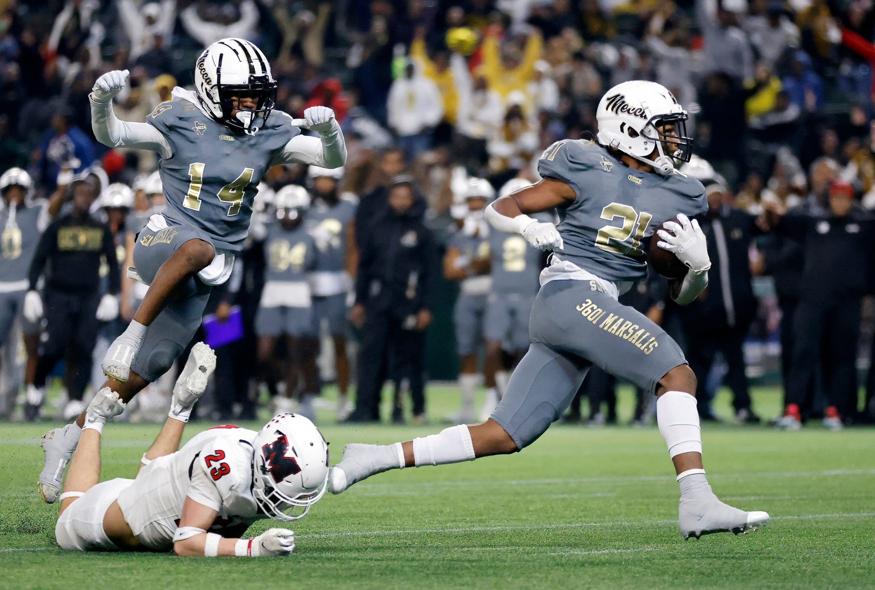 South Oak Cliff running back Danny Green (21) races to the end zone for the go-ahead score...