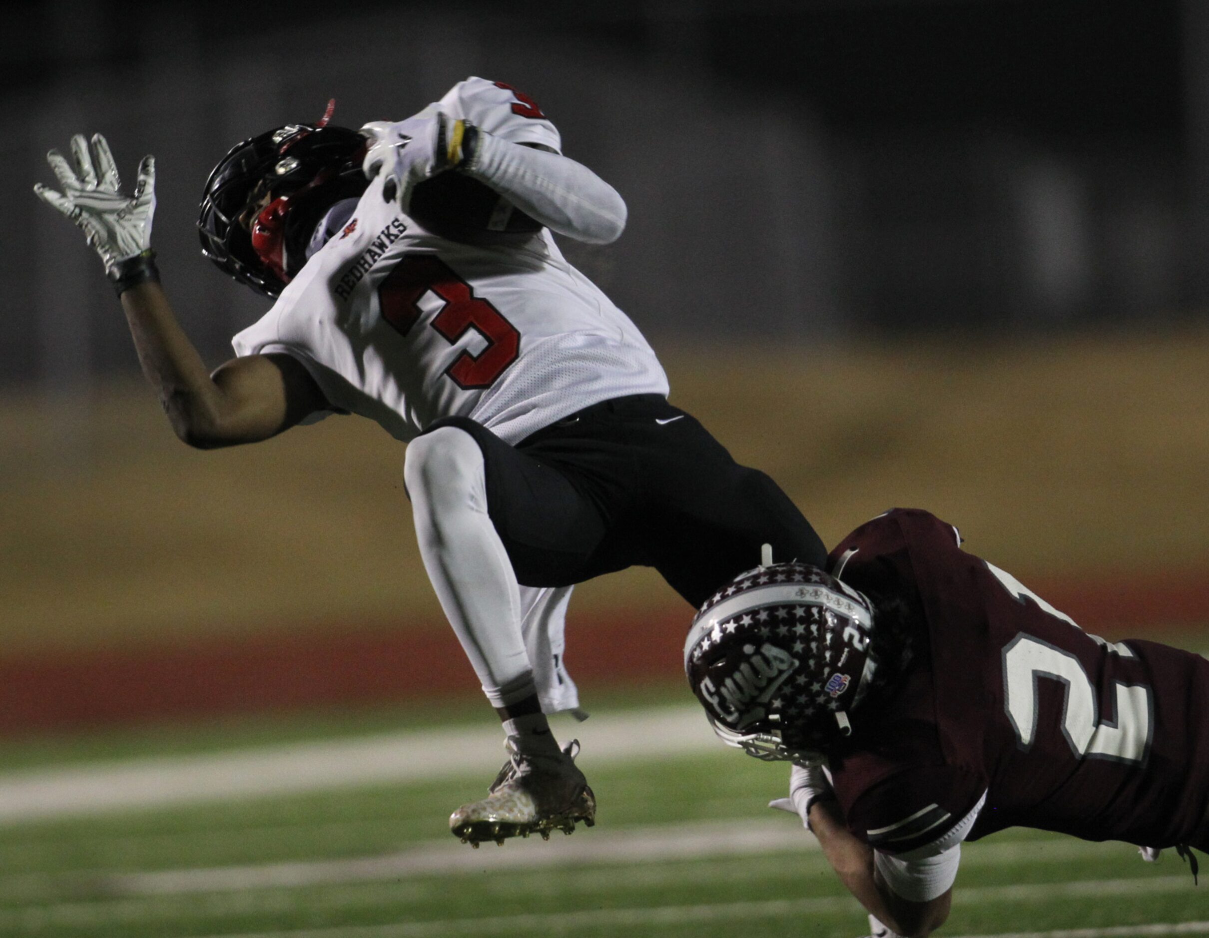 Frisco Liberty receiver Evan Stewart (3) is stopped by Ennis linebacker Eric Gonzalez (21)...