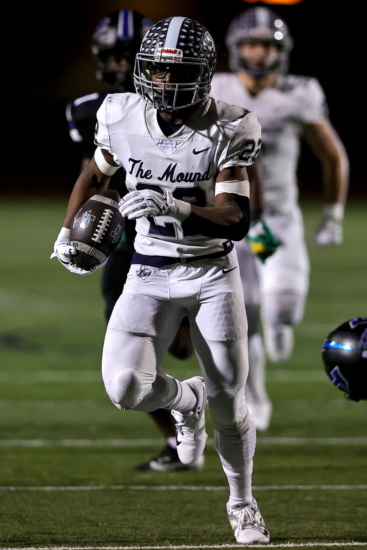 Flower Mound running back Marcus Simpson (22) runs for 294 yards and two touchdowns against...