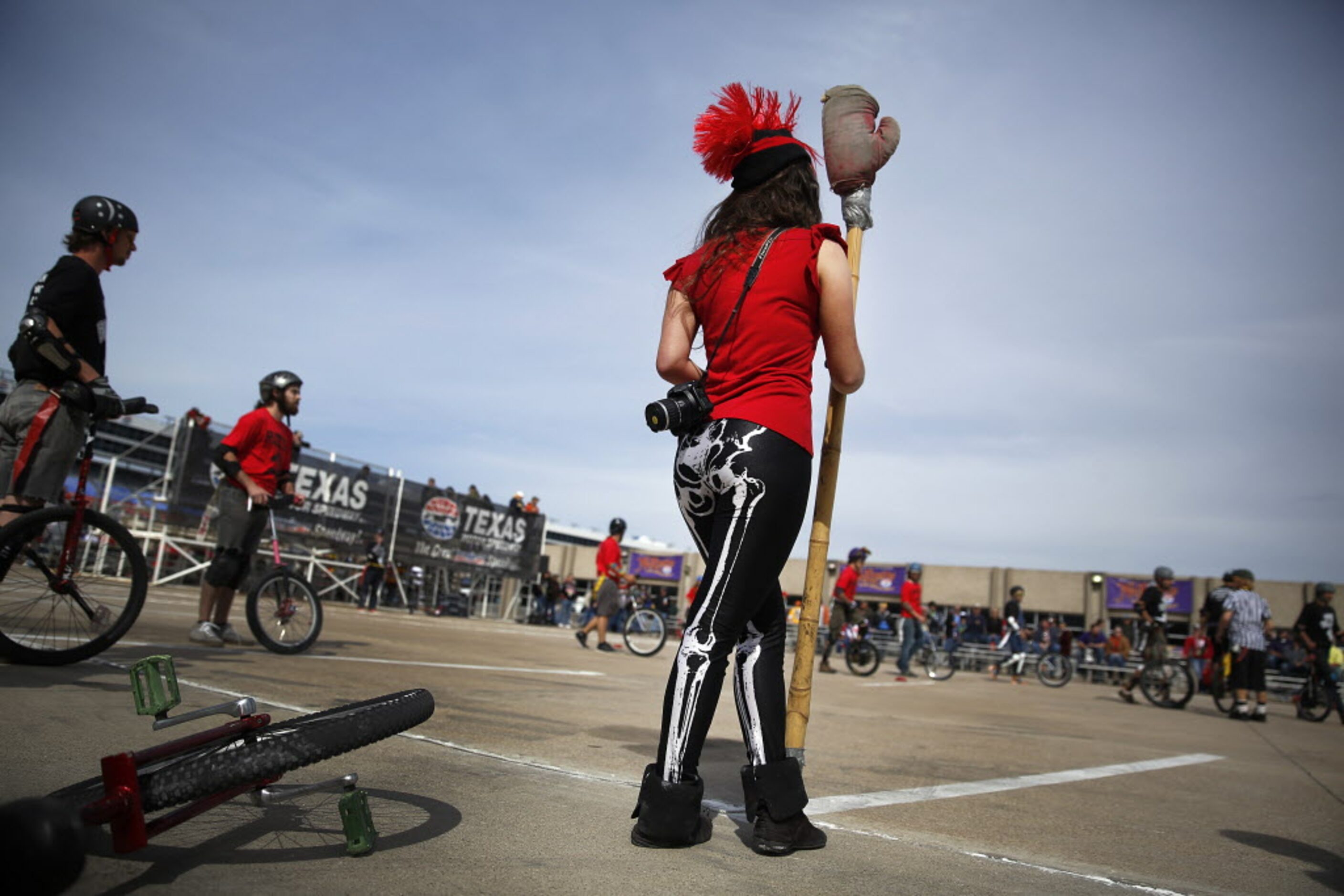 Nicole Davis holds the boxing glove topped yardage marker as she watches her Team Russia...