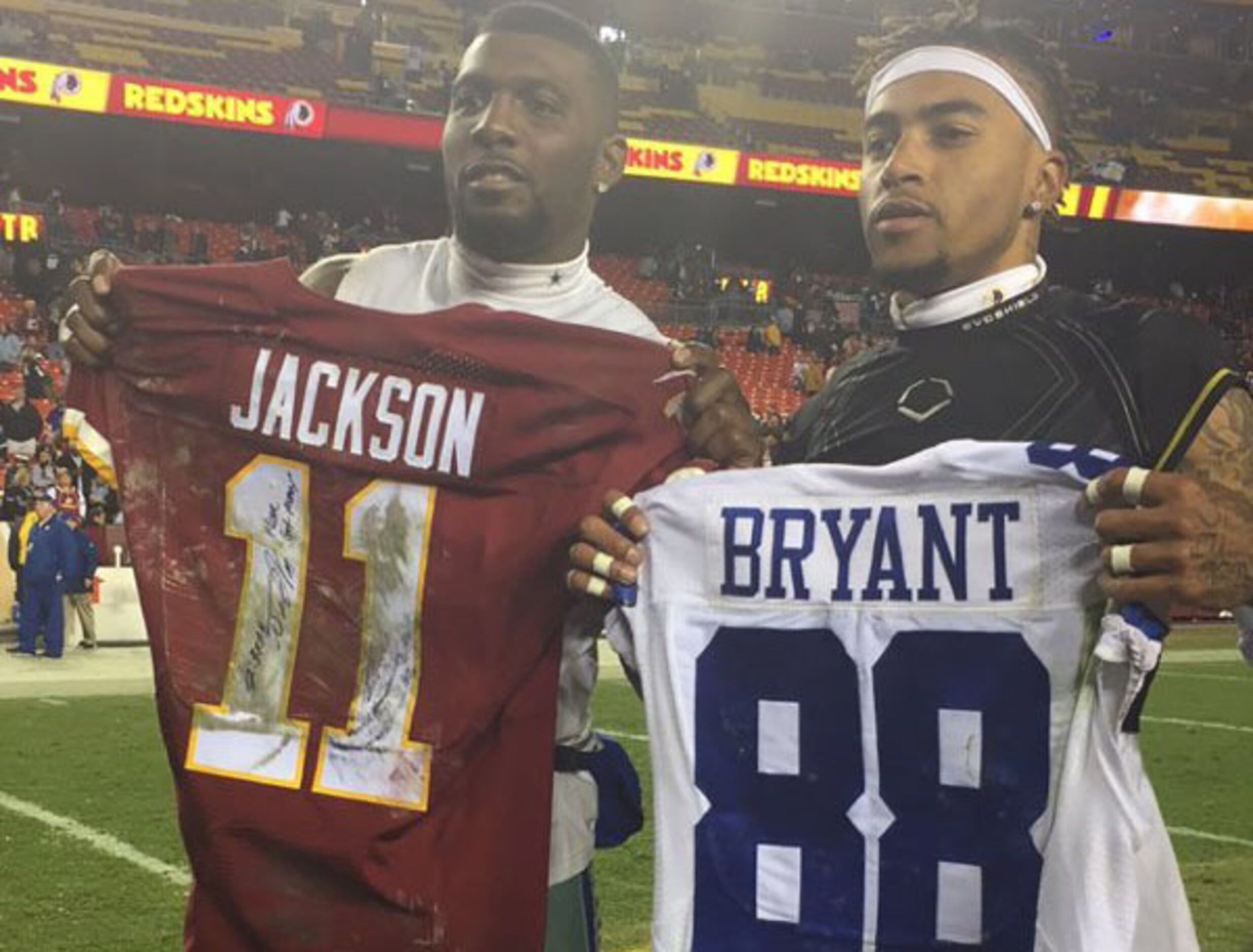 Dez, DeSean Jackson exchange autographed jerseys following wild game; who  got better end of swap?