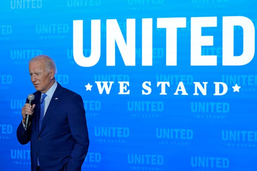El presidente Joe Biden habla durante una cumbre United We Stand en la Casa Blanca, en...