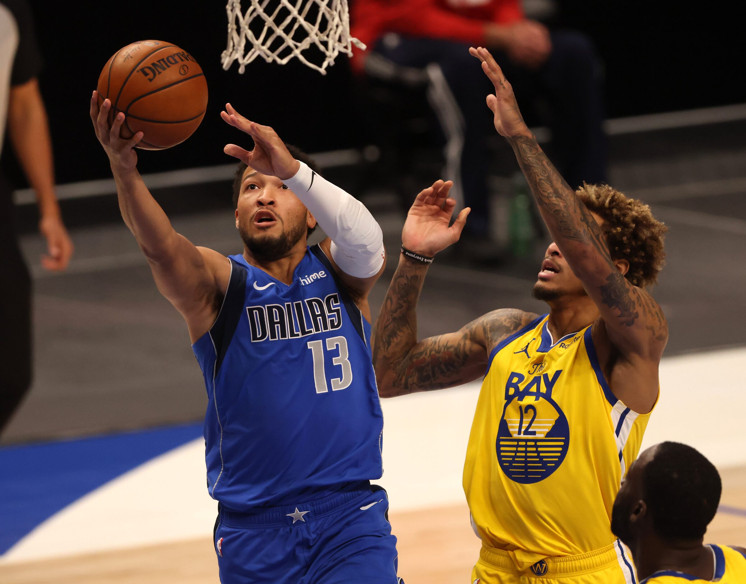 Dallas Mavericks guard Jalen Brunson (13) attempts a layup in front of Golden State Warriors...