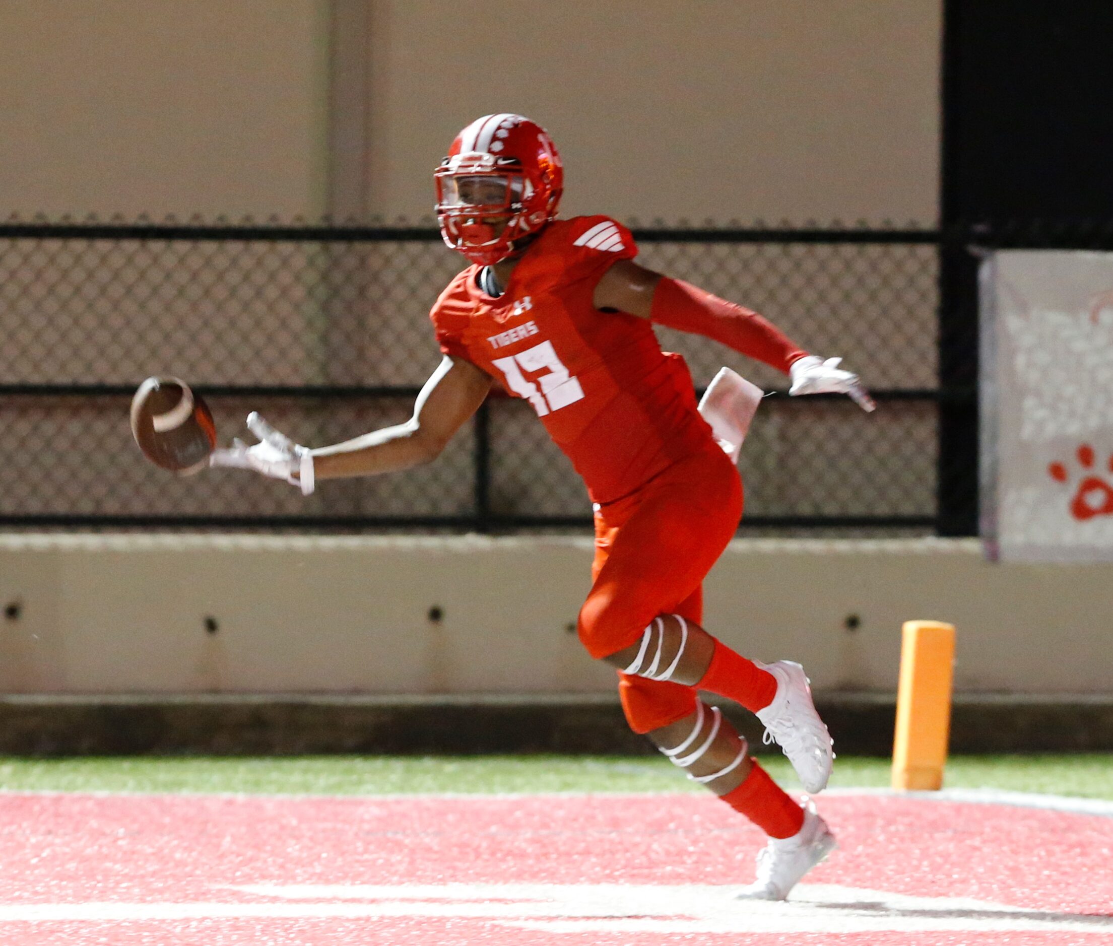 TerrellÕs Jarrius Nickerson-Scruggs (12) celebrates his touchdown catch during the first...