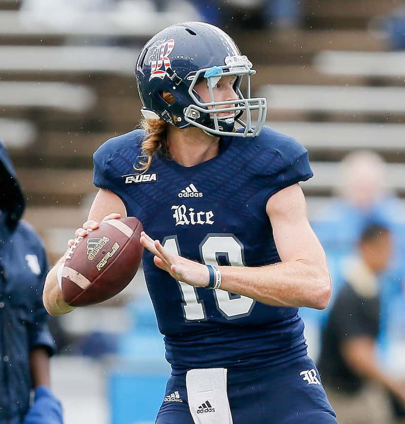 HOUSTON, TX - OCTOBER 24:  Tyler Stehling #10 of the Rice Owls throws some warmup tosses...