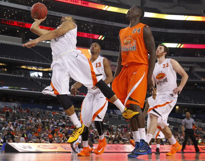 West guard Drew Crawford (11) of Northwestern drives around East center Talib Zanna (24) of...