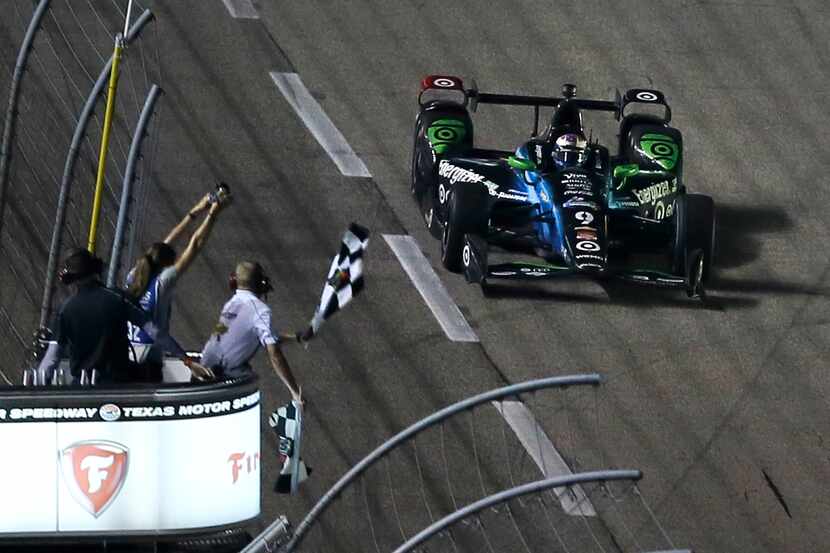 Scott Dixon (9) of New Zealand takes the checkered flag to win the Firestone 600 IndyCar...
