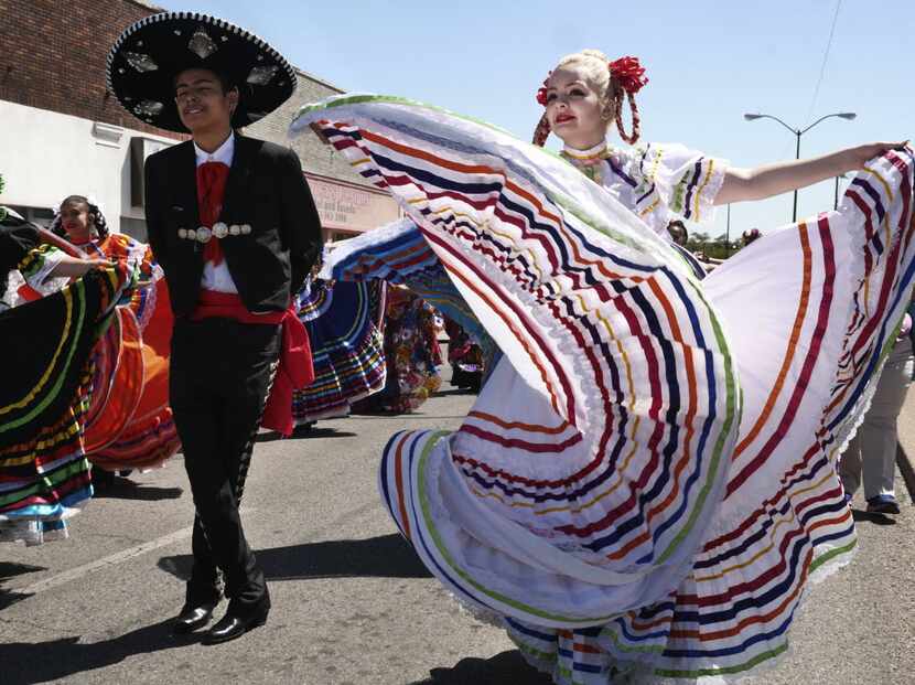Dancers perform at the Cinco de Mayo parade in Oak Cliff.