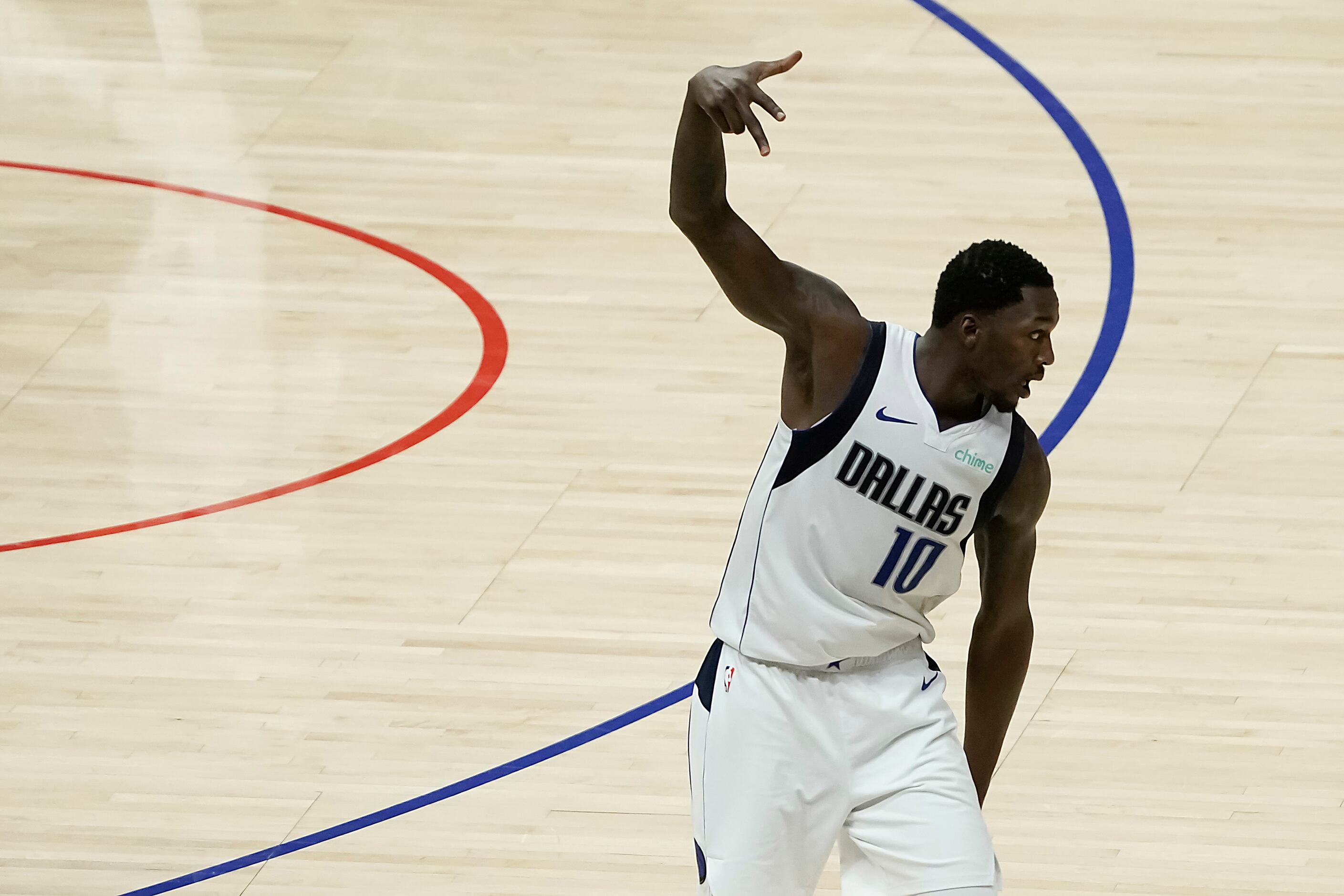 LA Clippers: Patrick Beverly courtside Zubac jersey shows Clips love