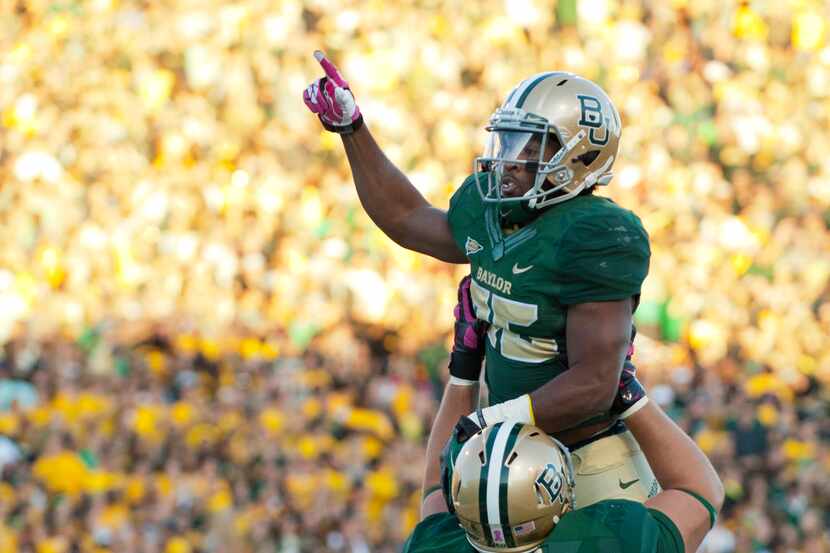 WACO, TX - OCTOBER 19: Lache Seastrunk #25 of the Baylor Bears celebrates after scoring a...