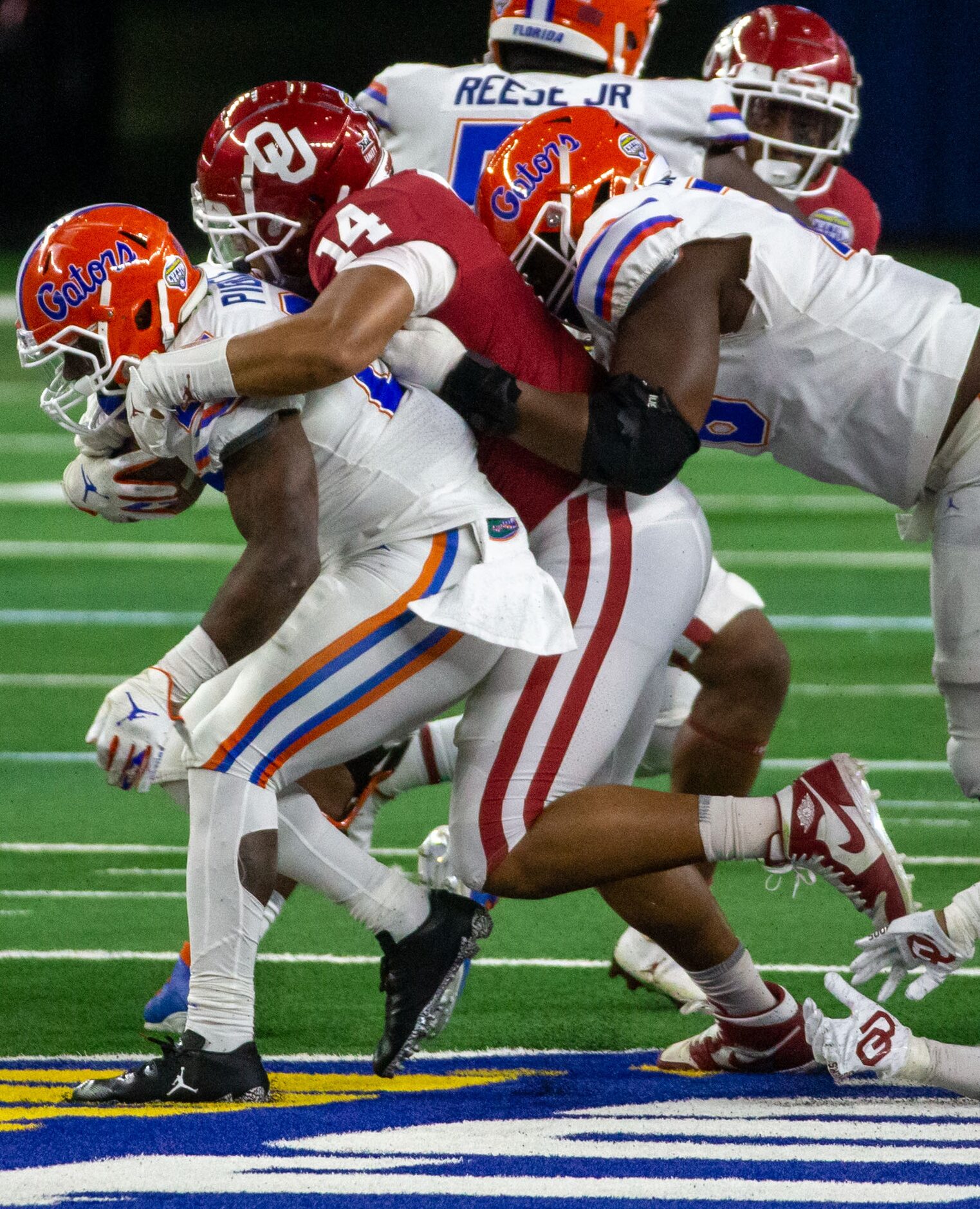 DUPLICATE***Oklahoma Sooners defensive lineman Reggie Grimes (14) tackles Florida Gators...