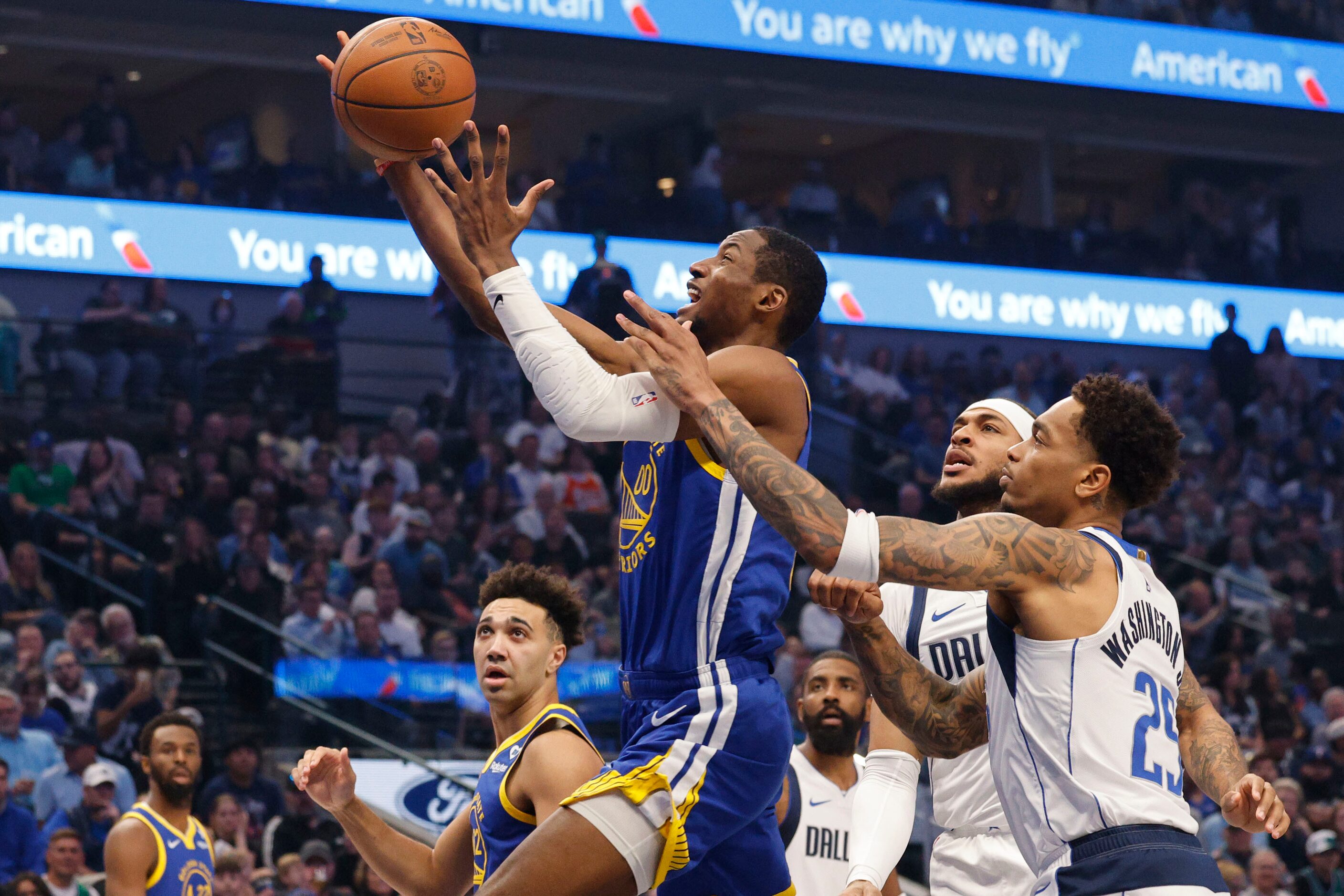 Golden State Warriors forward Jonathan Kuminga (00) attempts a jump shot against Dallas...