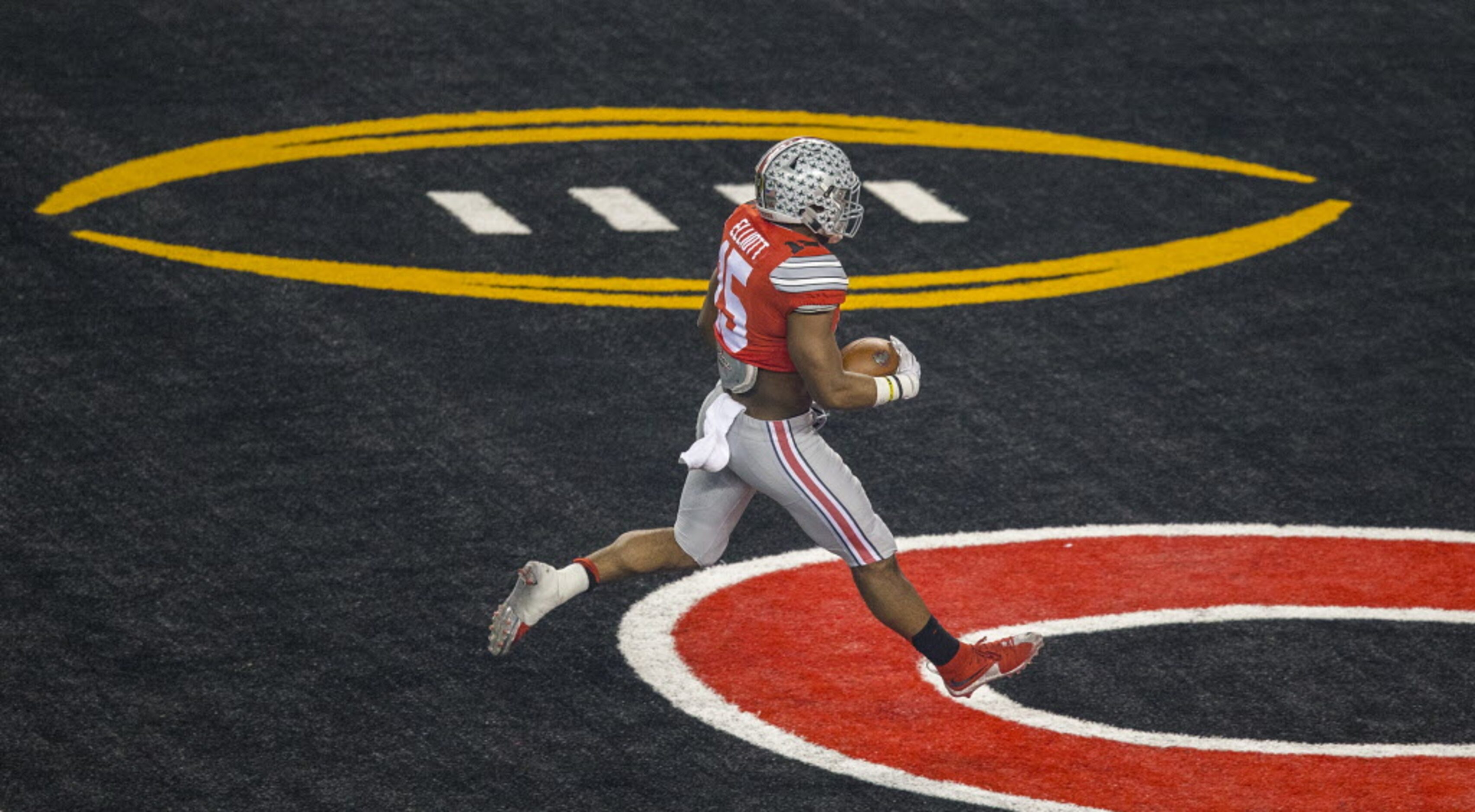 Ohio State Buckeyes running back Ezekiel Elliott (15) runs into the end zone on a touchdown...