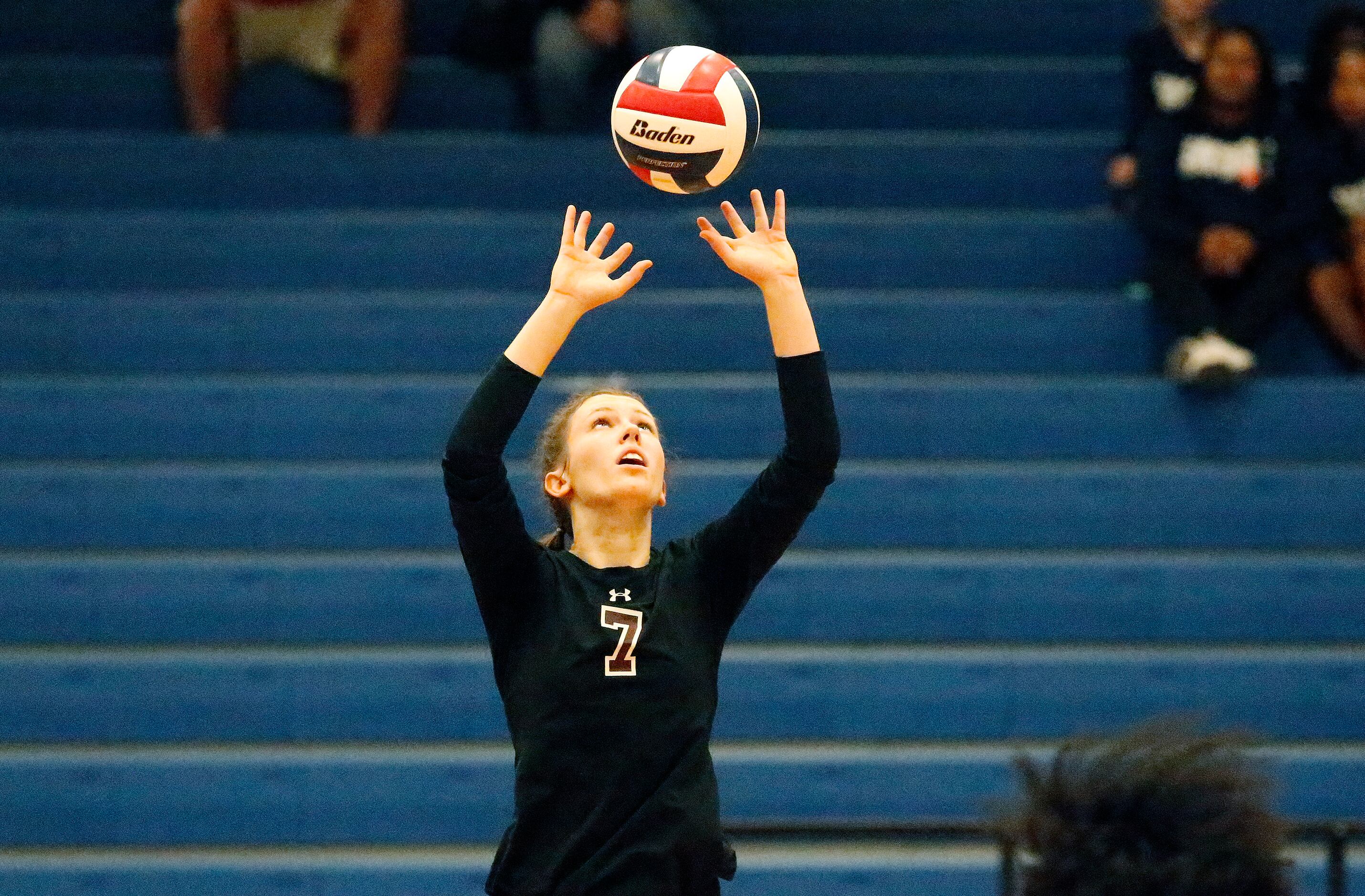 Wylie High School setter Izzy Jones (7) makes a set during game two as Sachse High School...